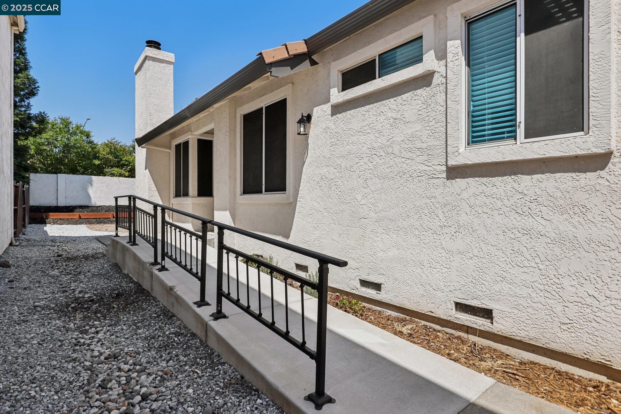 Detail Gallery Image 6 of 46 For 868 Clifton Way, Vacaville,  CA 95688 - 3 Beds | 2 Baths
