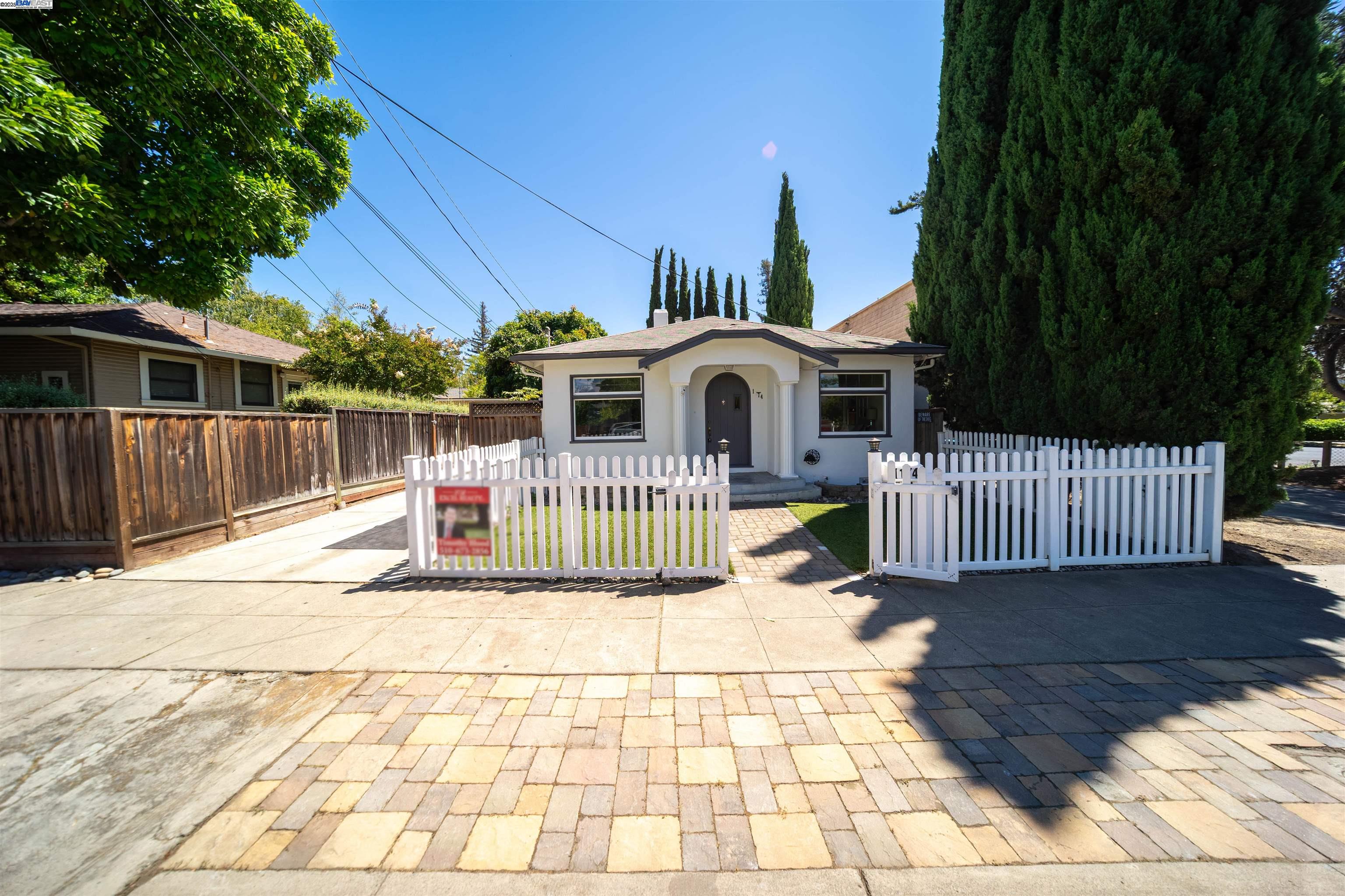 Detail Gallery Image 1 of 1 For 1174 Lexington St, Santa Clara,  CA 95050 - 2 Beds | 1 Baths