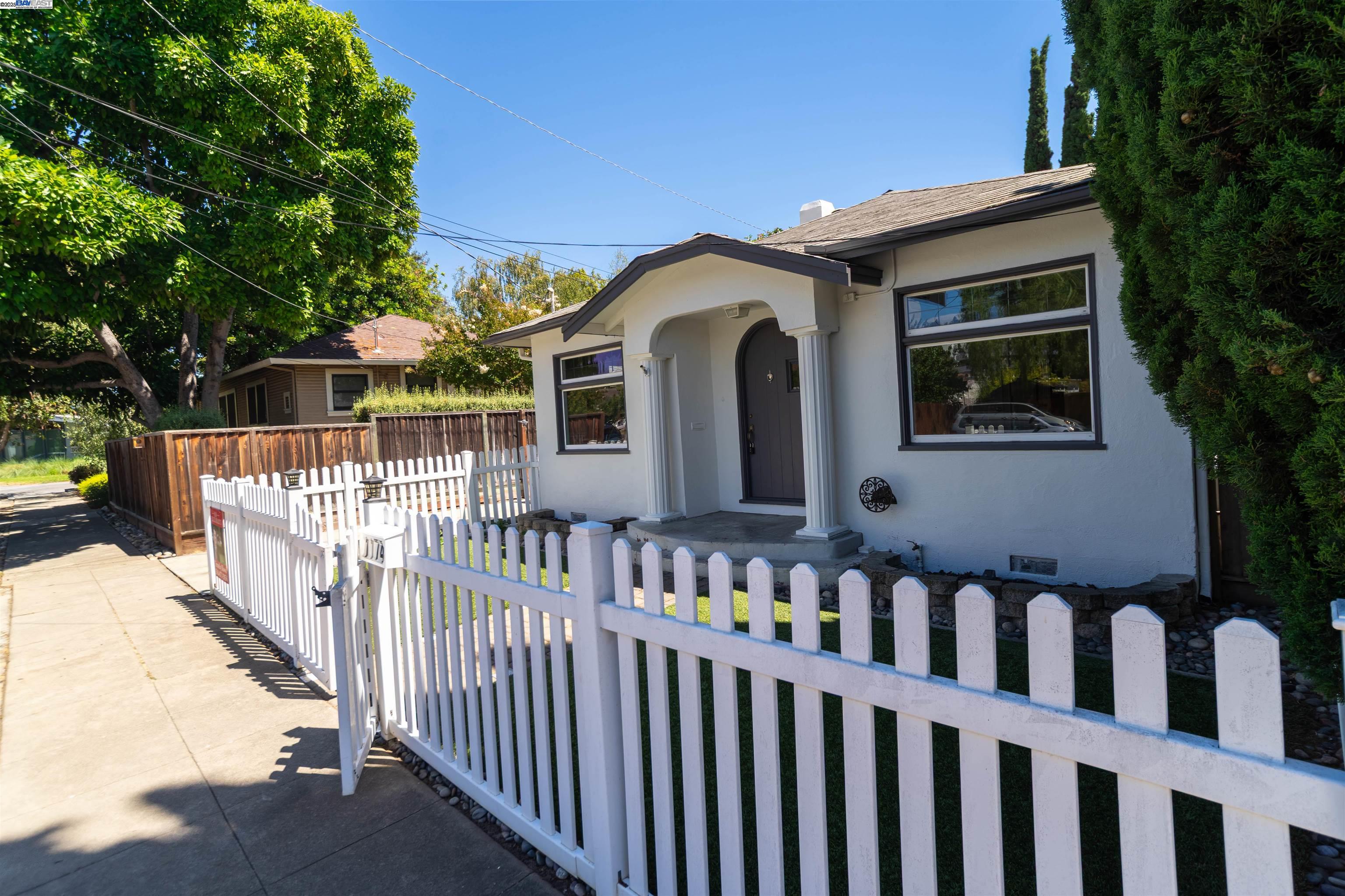 Detail Gallery Image 5 of 49 For 1174 Lexington St, Santa Clara,  CA 95050 - 2 Beds | 1 Baths