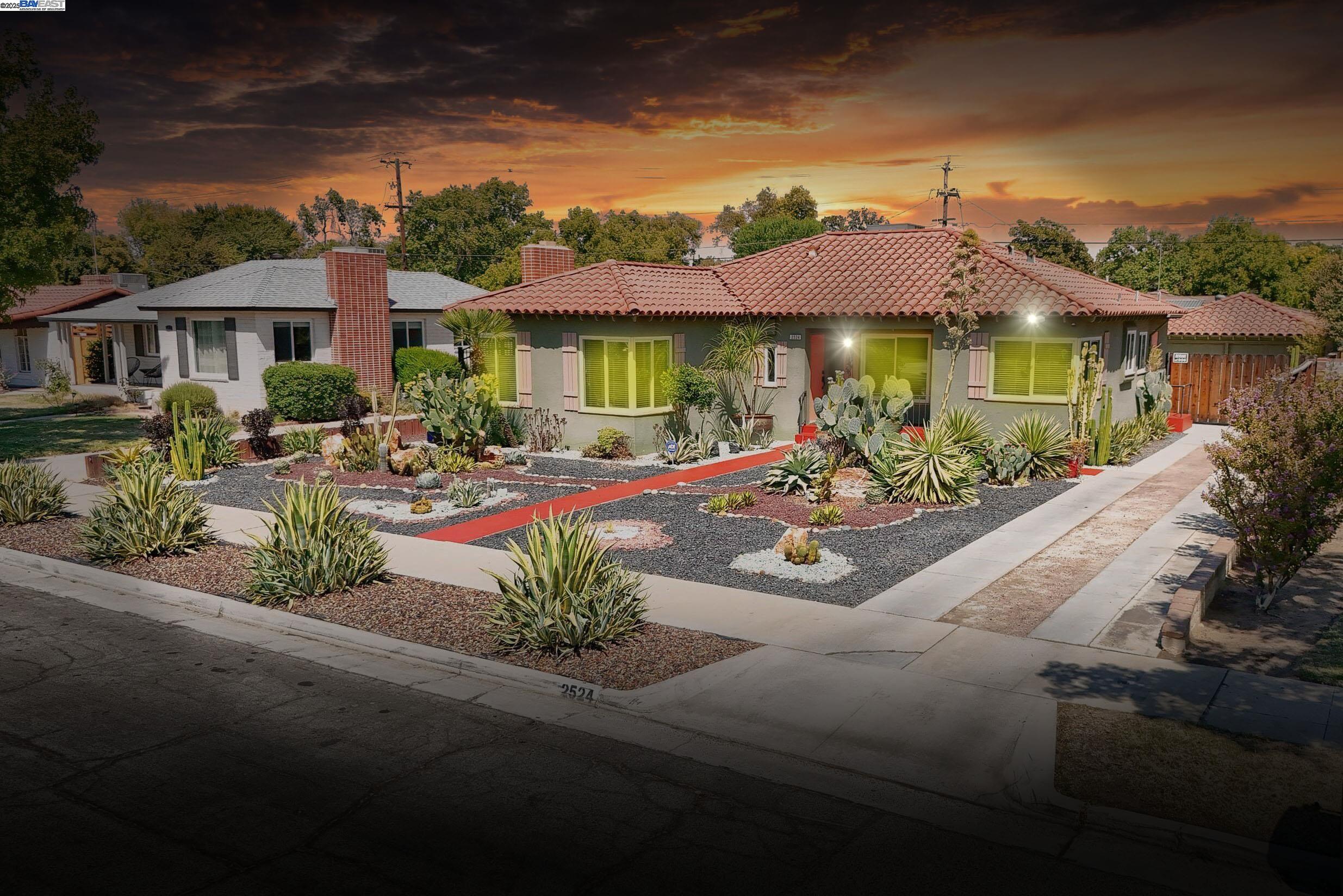 Detail Gallery Image 1 of 1 For 2524 N Vagedes Ave, Fresno,  CA 93705 - 3 Beds | 1/1 Baths