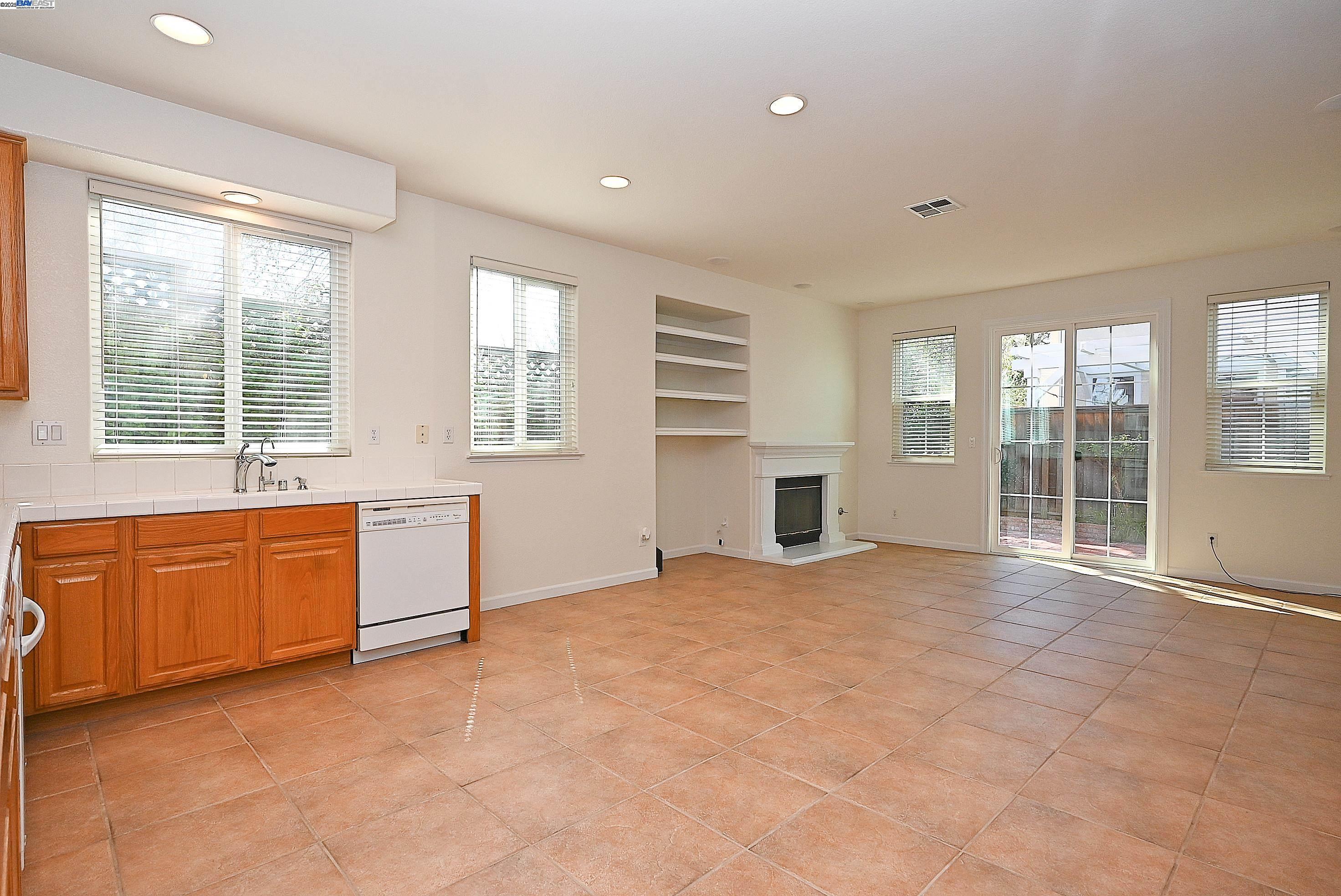 Detail Gallery Image 11 of 41 For 4189 Tessa Pl, Pleasanton,  CA 94566 - 4 Beds | 2/1 Baths