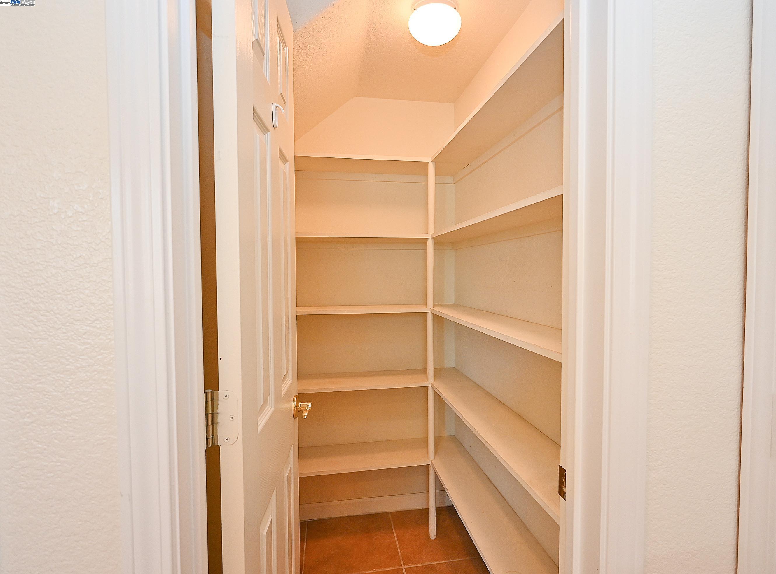 Detail Gallery Image 11 of 33 For 4189 Tessa Pl, Pleasanton,  CA 94566 - 4 Beds | 2/1 Baths