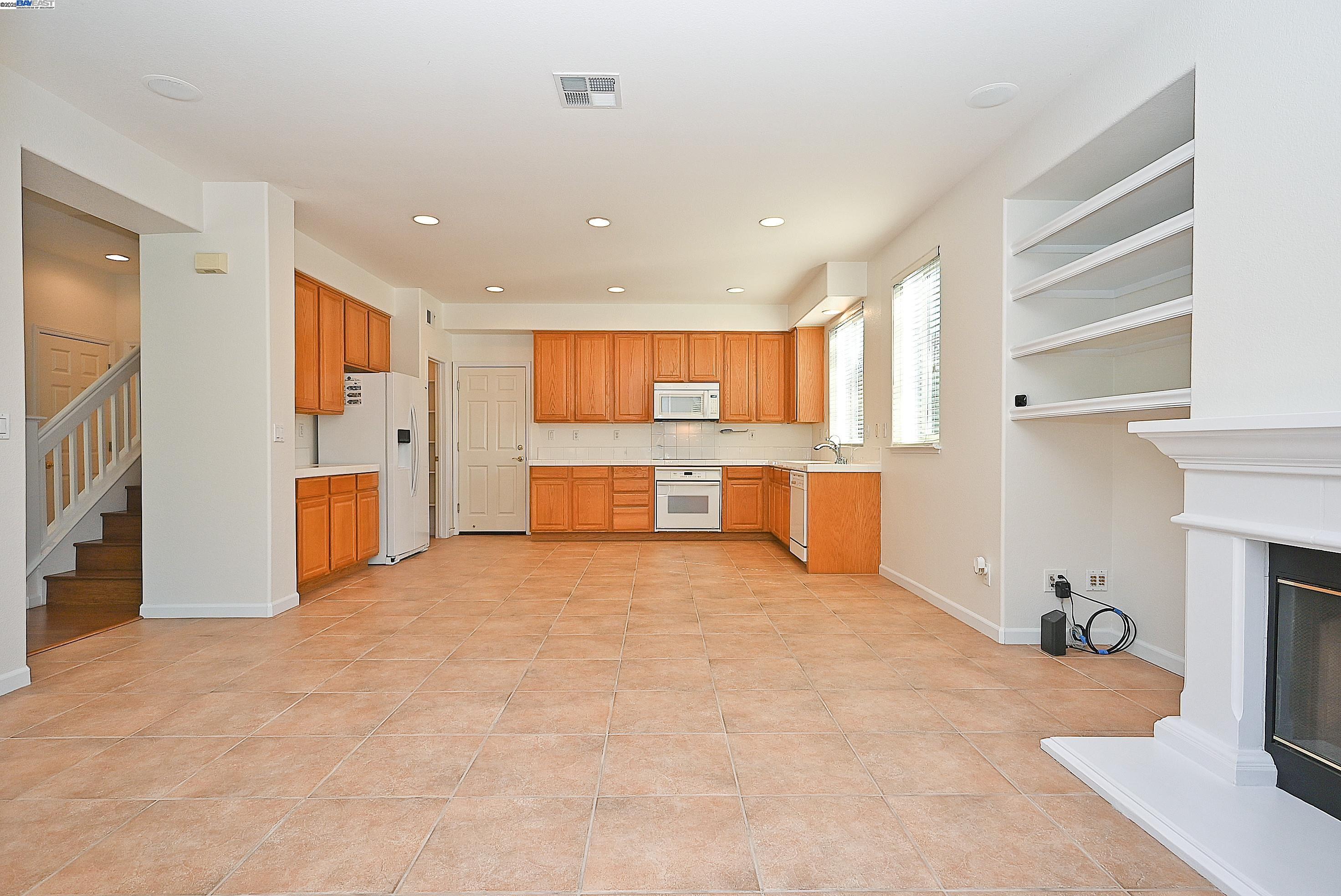 Detail Gallery Image 13 of 33 For 4189 Tessa Pl, Pleasanton,  CA 94566 - 4 Beds | 2/1 Baths