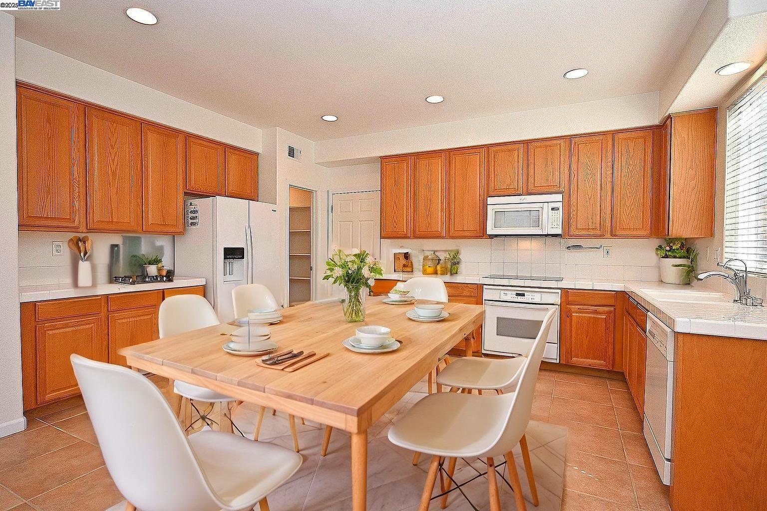 Detail Gallery Image 15 of 41 For 4189 Tessa Pl, Pleasanton,  CA 94566 - 4 Beds | 2/1 Baths