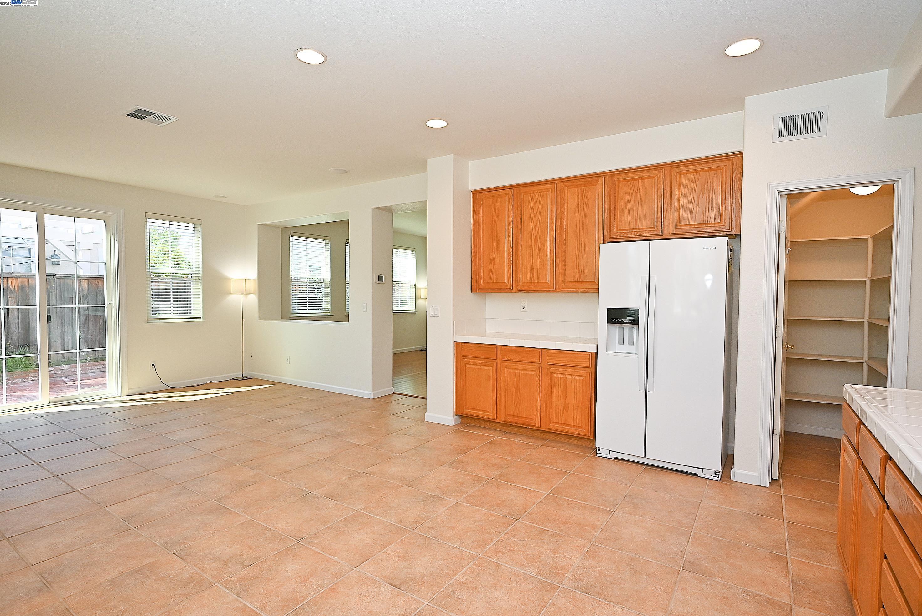 Detail Gallery Image 10 of 33 For 4189 Tessa Pl, Pleasanton,  CA 94566 - 4 Beds | 2/1 Baths