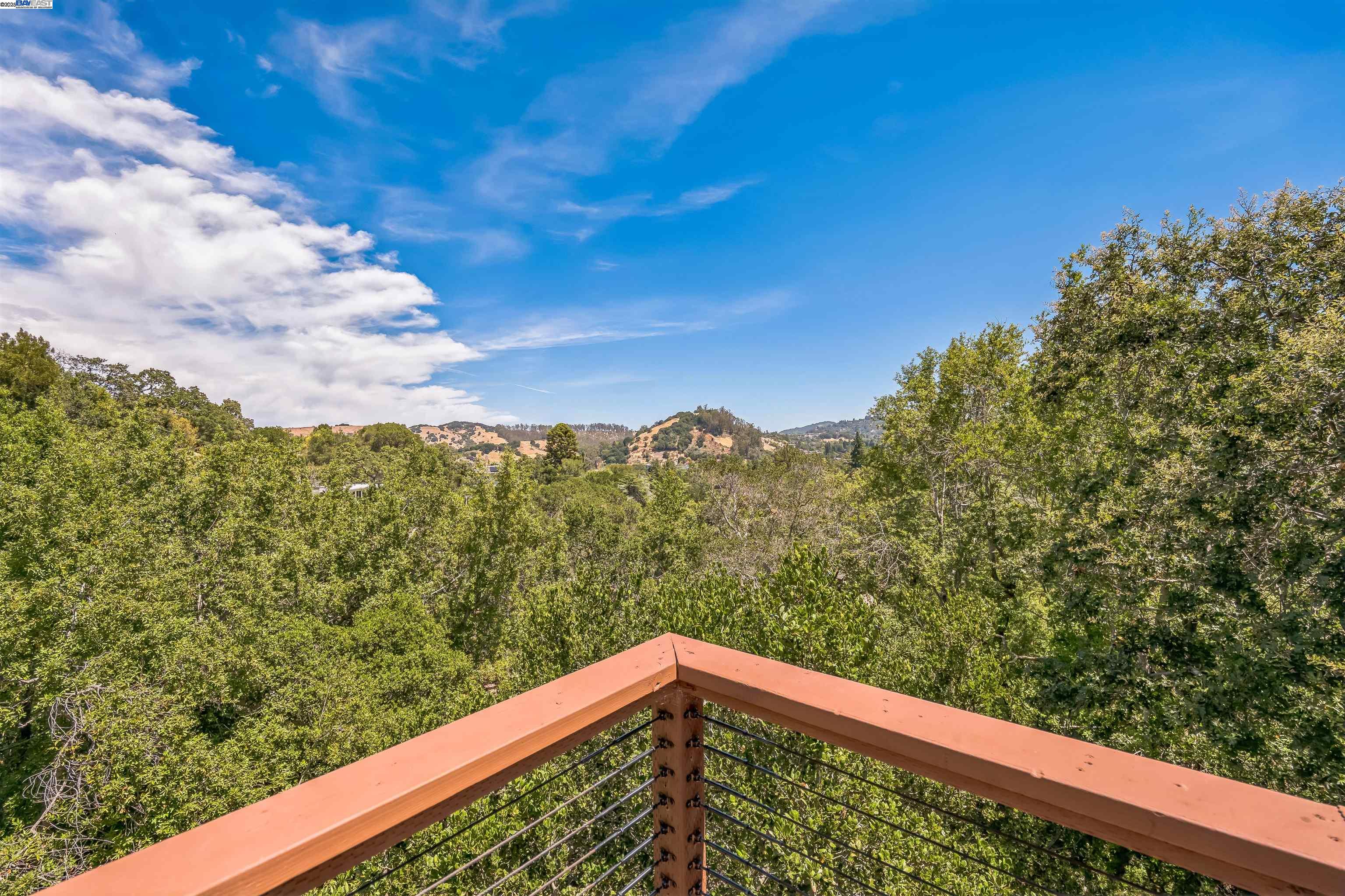Detail Gallery Image 3 of 37 For 723 Redwood Rd, San Anselmo,  CA 94960 - 2 Beds | 1 Baths