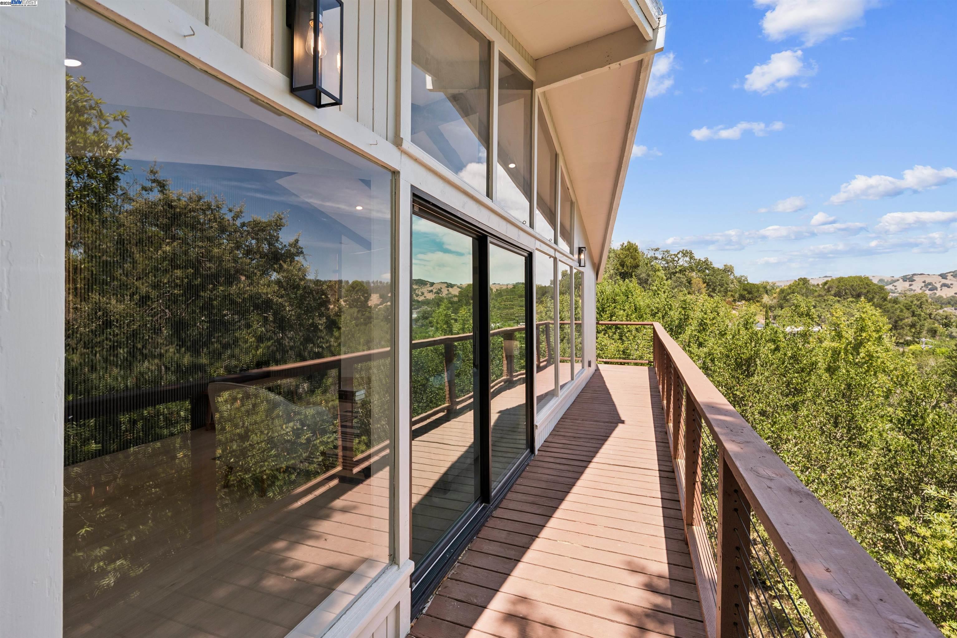 Detail Gallery Image 4 of 37 For 723 Redwood Rd, San Anselmo,  CA 94960 - 2 Beds | 1 Baths