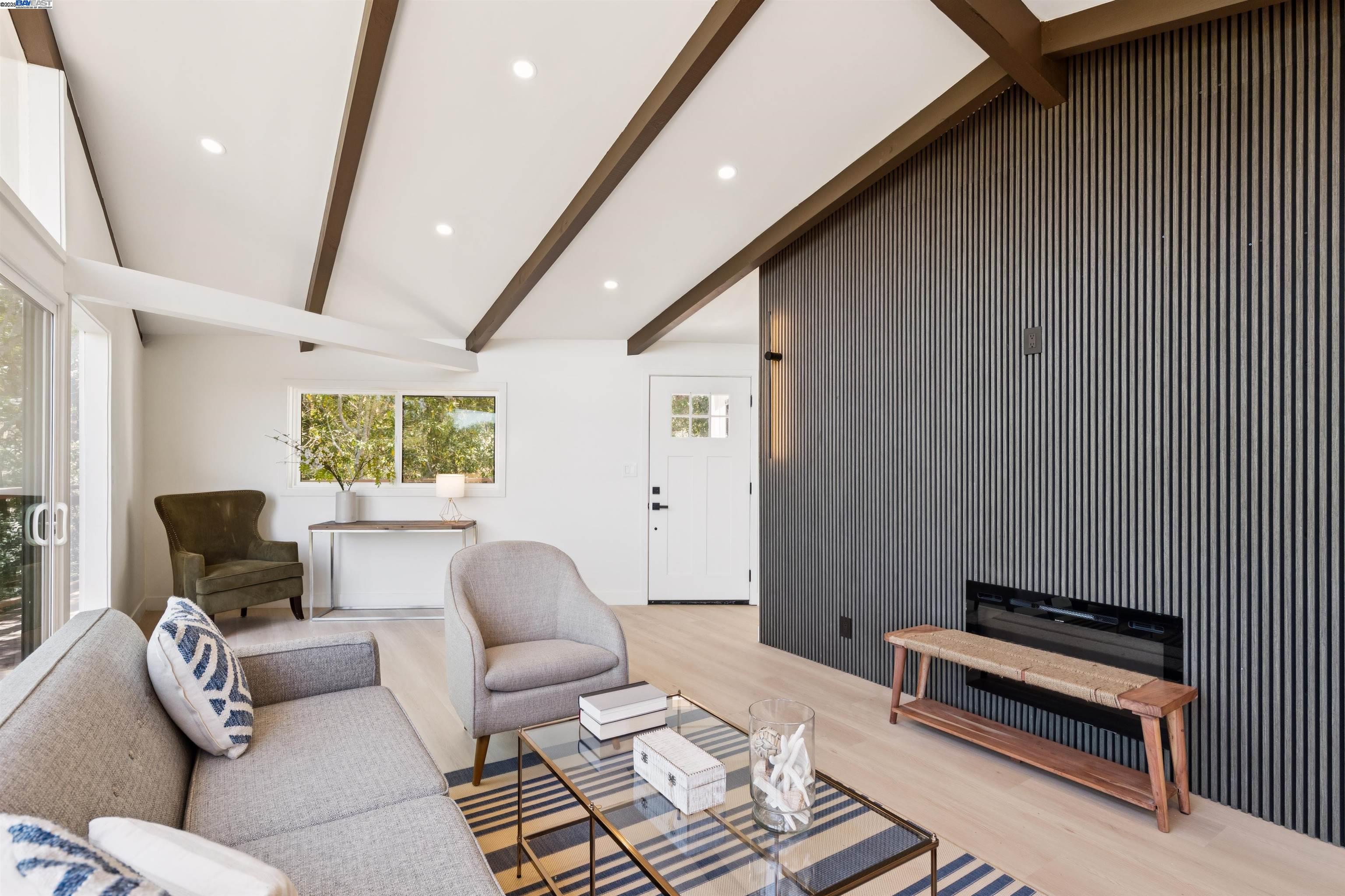 Detail Gallery Image 5 of 37 For 723 Redwood Rd, San Anselmo,  CA 94960 - 2 Beds | 1 Baths