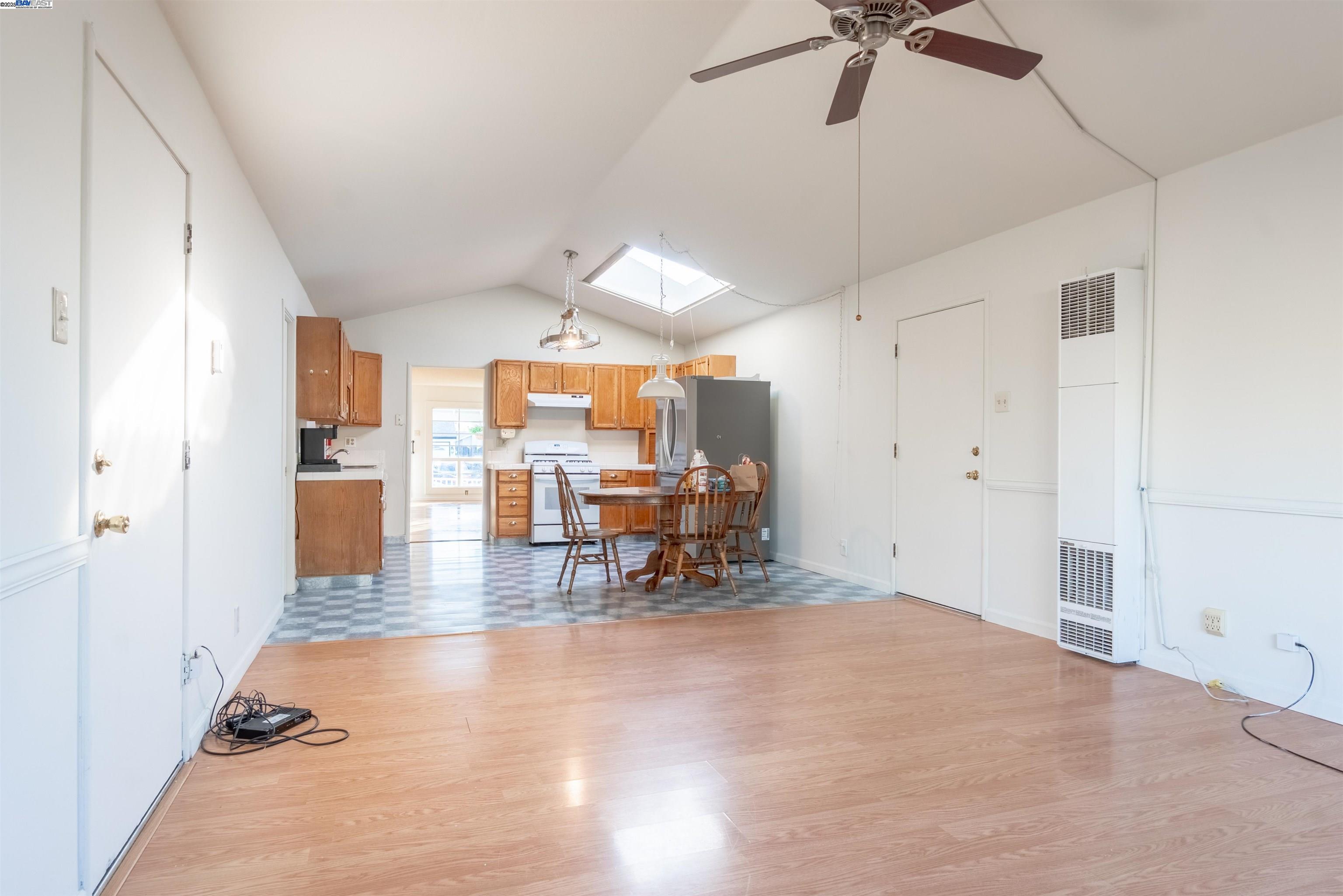 Detail Gallery Image 11 of 32 For 14466 Acacia St, San Leandro,  CA 94579 - 4 Beds | 2 Baths