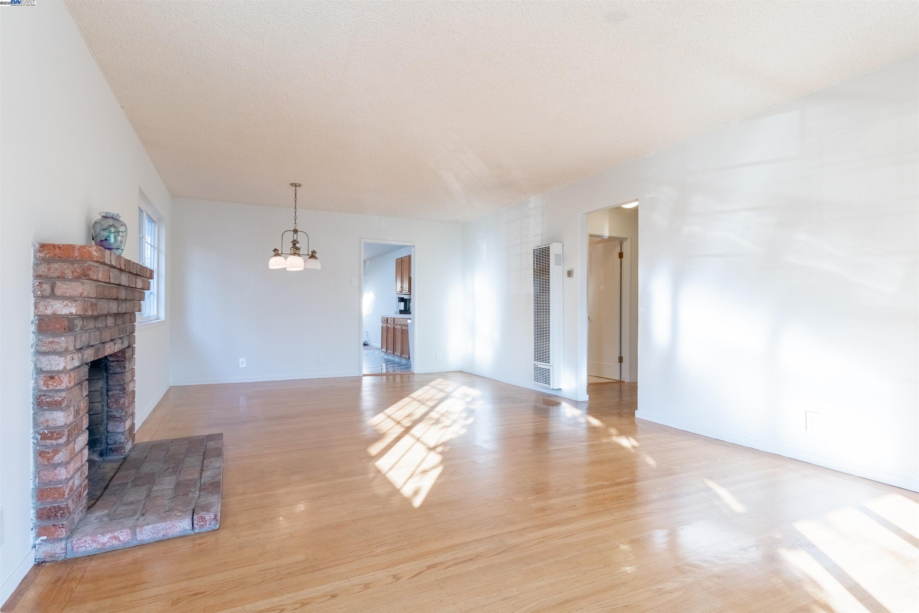 Detail Gallery Image 5 of 32 For 14466 Acacia St, San Leandro,  CA 94579 - 4 Beds | 2 Baths