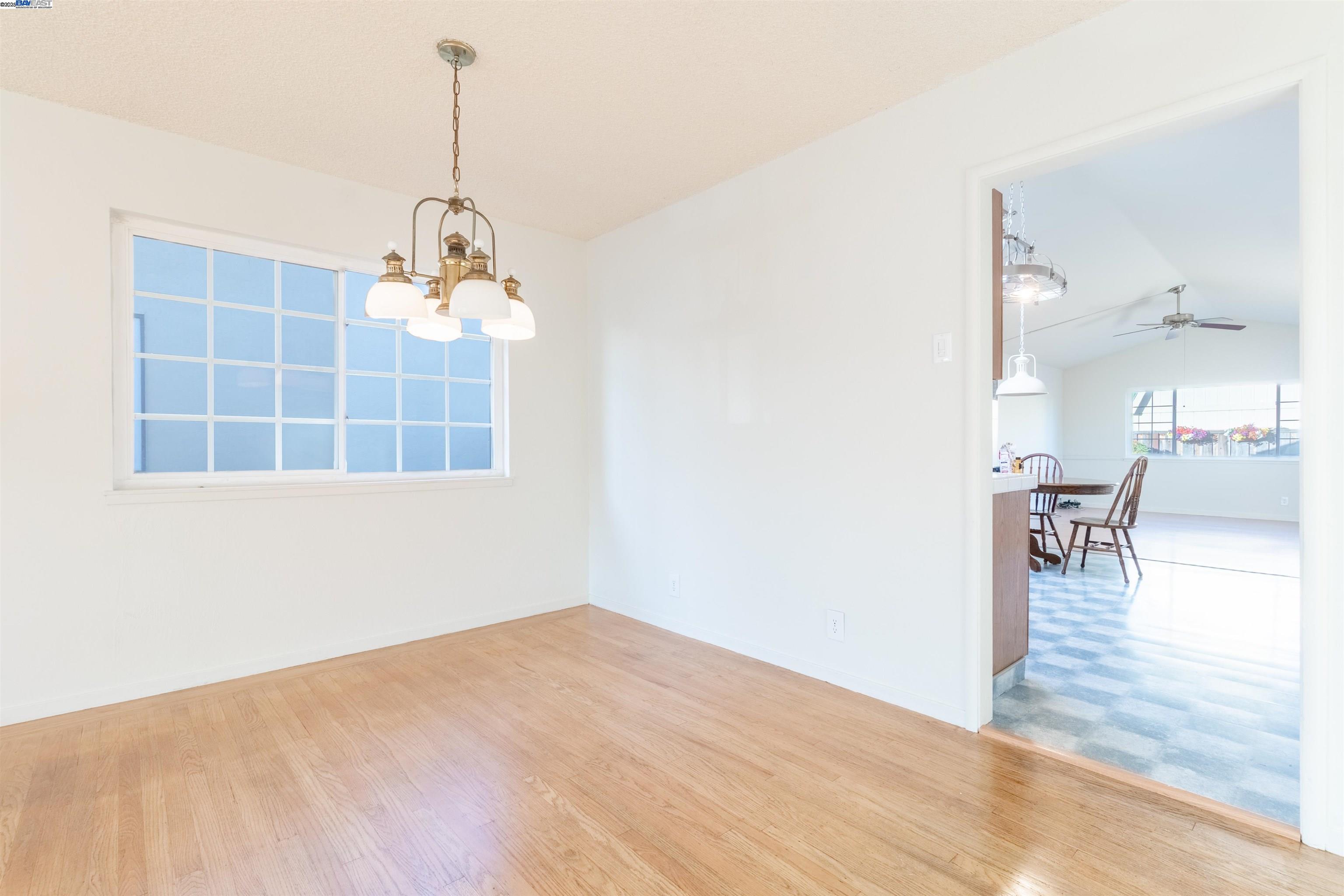 Detail Gallery Image 7 of 32 For 14466 Acacia St, San Leandro,  CA 94579 - 4 Beds | 2 Baths