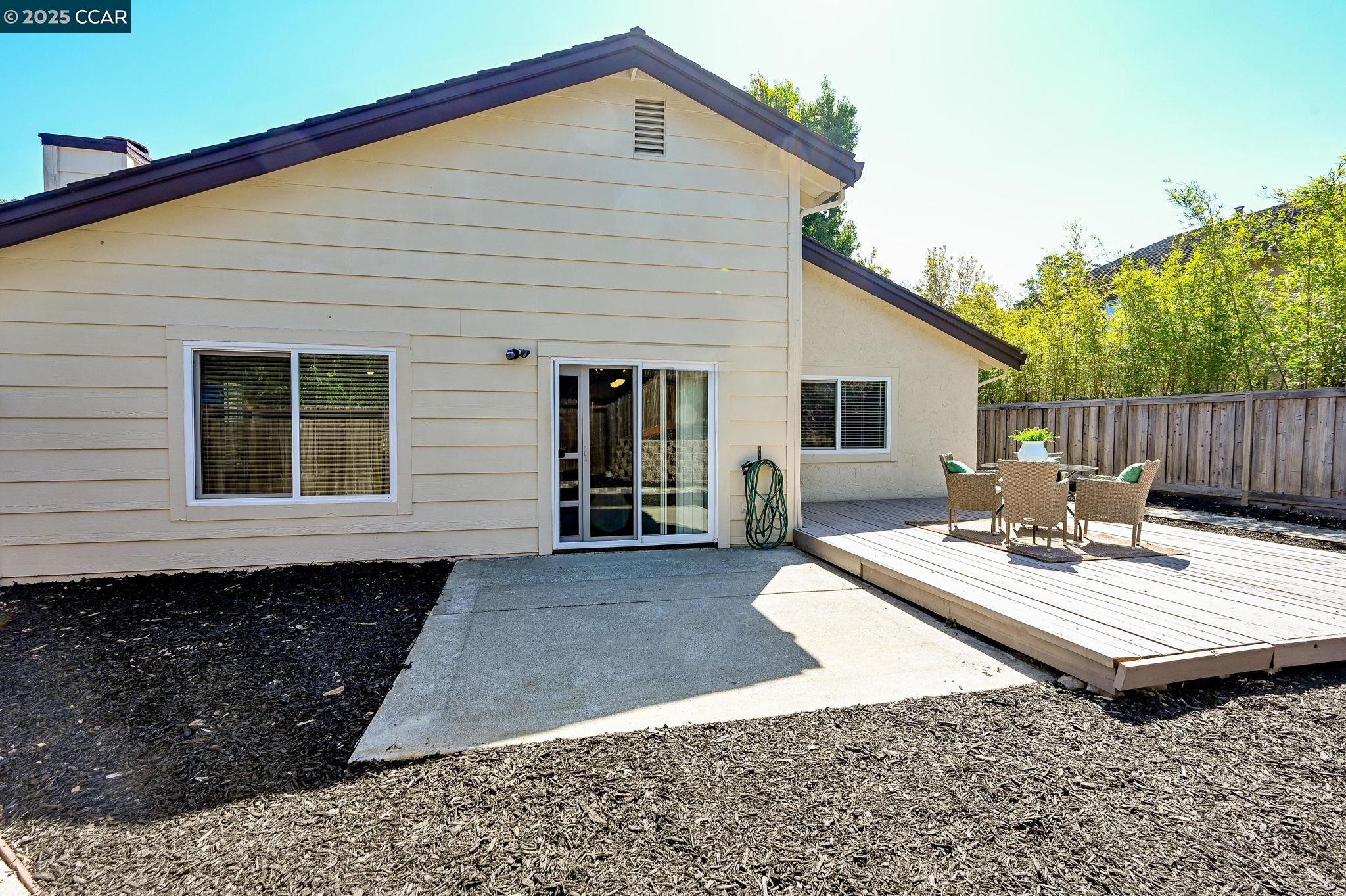 Detail Gallery Image 19 of 24 For 2140 Eastview Pl, Martinez,  CA 94553 - 3 Beds | 2 Baths