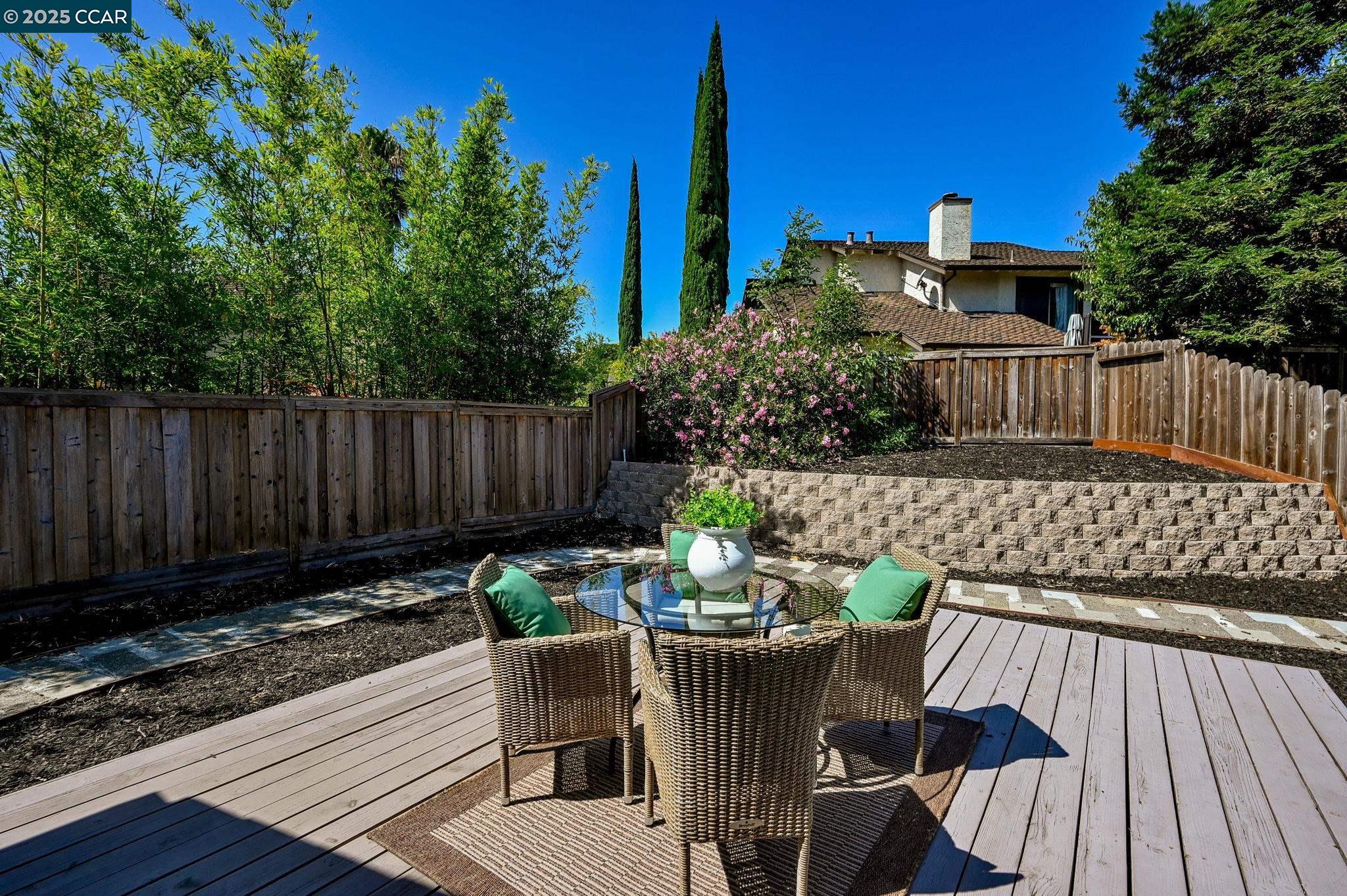 Detail Gallery Image 20 of 24 For 2140 Eastview Pl, Martinez,  CA 94553 - 3 Beds | 2 Baths