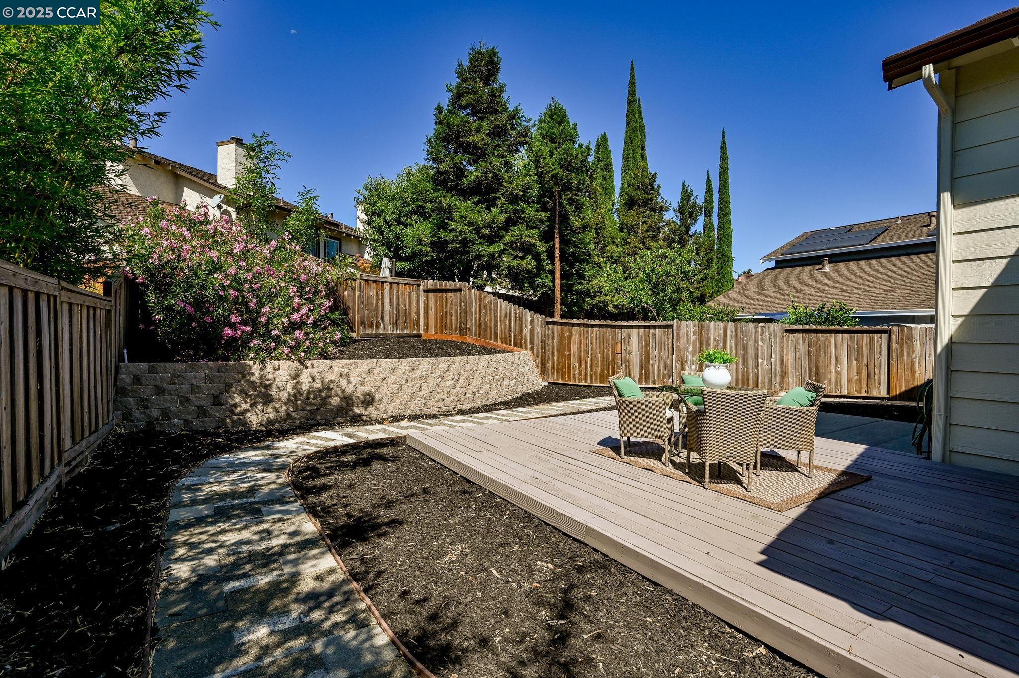 Detail Gallery Image 22 of 24 For 2140 Eastview Pl, Martinez,  CA 94553 - 3 Beds | 2 Baths