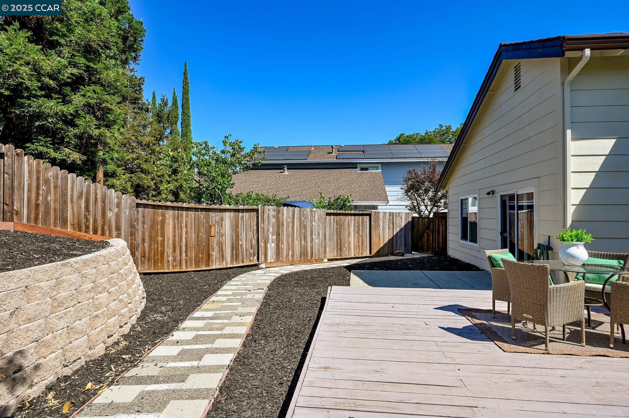 Detail Gallery Image 23 of 24 For 2140 Eastview Pl, Martinez,  CA 94553 - 3 Beds | 2 Baths