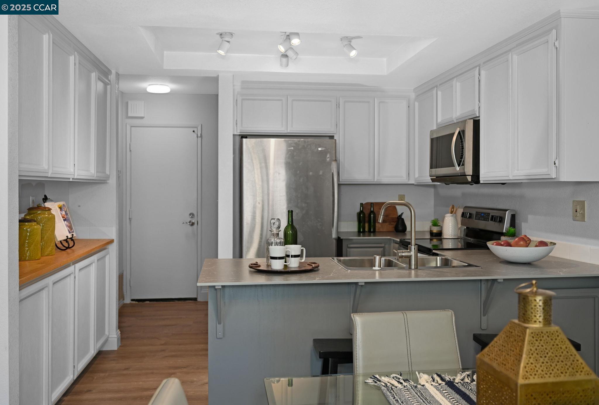 Detail Gallery Image 7 of 24 For 2140 Eastview Pl, Martinez,  CA 94553 - 3 Beds | 2 Baths