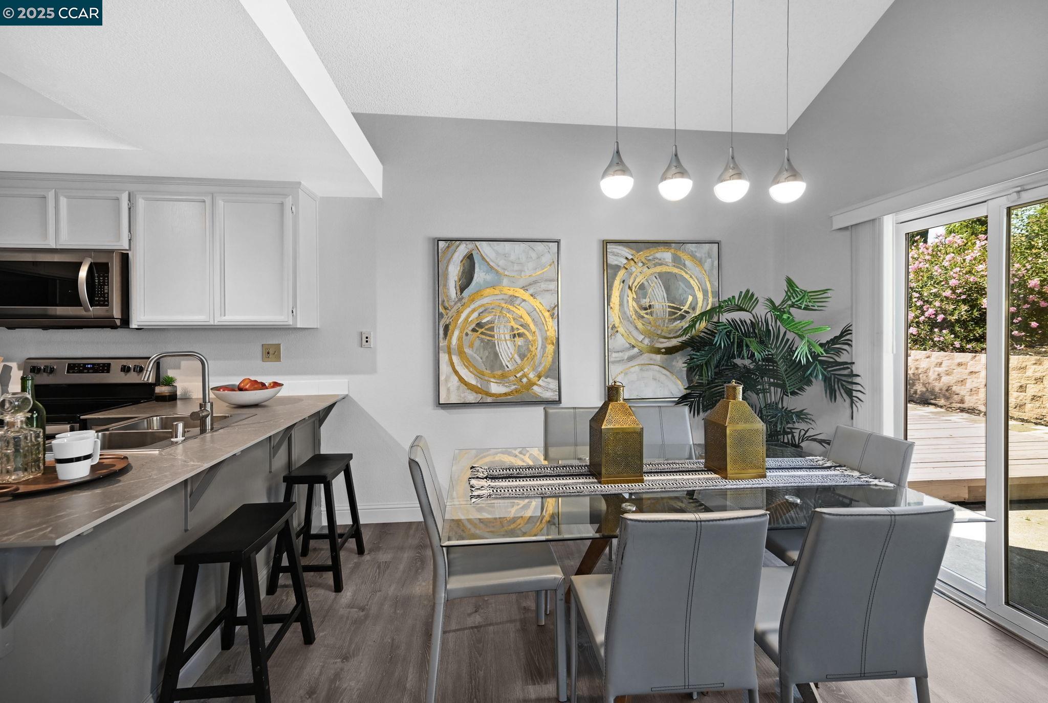 Detail Gallery Image 8 of 24 For 2140 Eastview Pl, Martinez,  CA 94553 - 3 Beds | 2 Baths