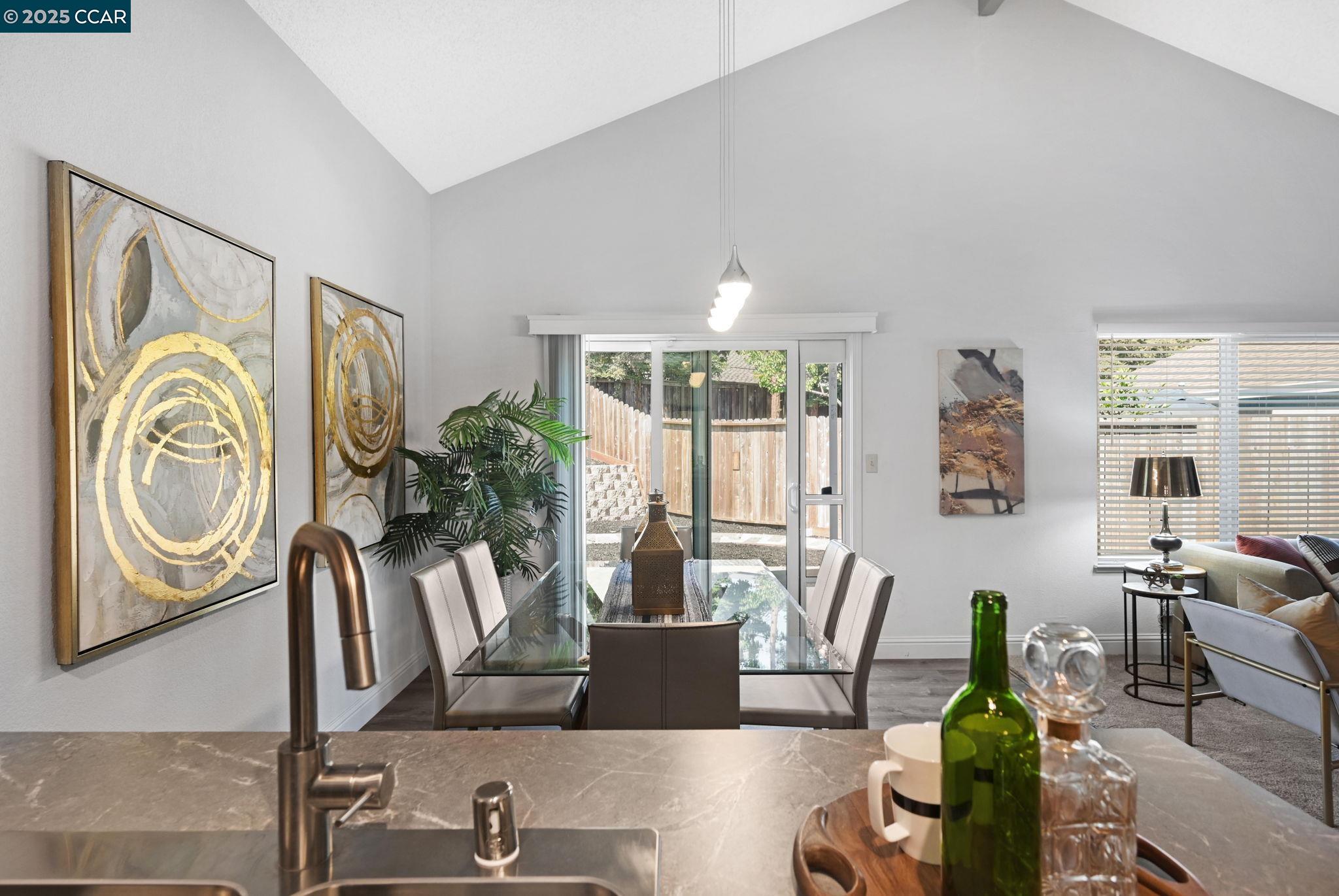 Detail Gallery Image 9 of 24 For 2140 Eastview Pl, Martinez,  CA 94553 - 3 Beds | 2 Baths