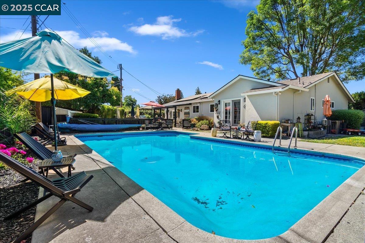 Detail Gallery Image 23 of 30 For 1734 Cape Ct, Walnut Creek,  CA 94598 - 3 Beds | 2 Baths