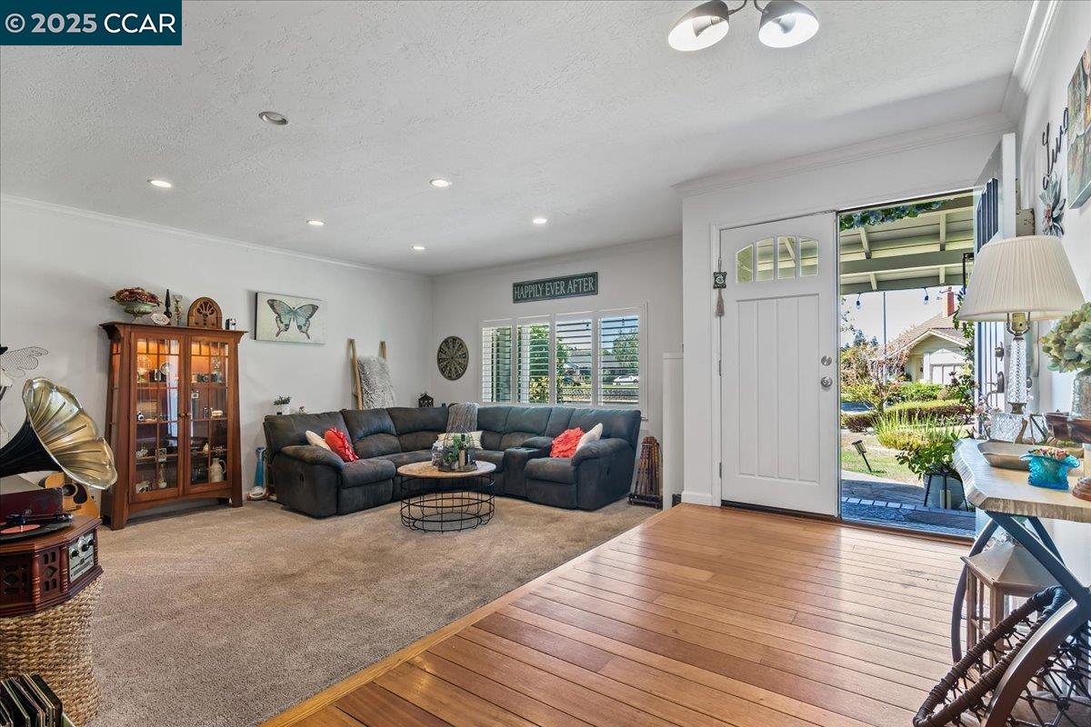 Detail Gallery Image 4 of 30 For 1734 Cape Ct, Walnut Creek,  CA 94598 - 3 Beds | 2 Baths