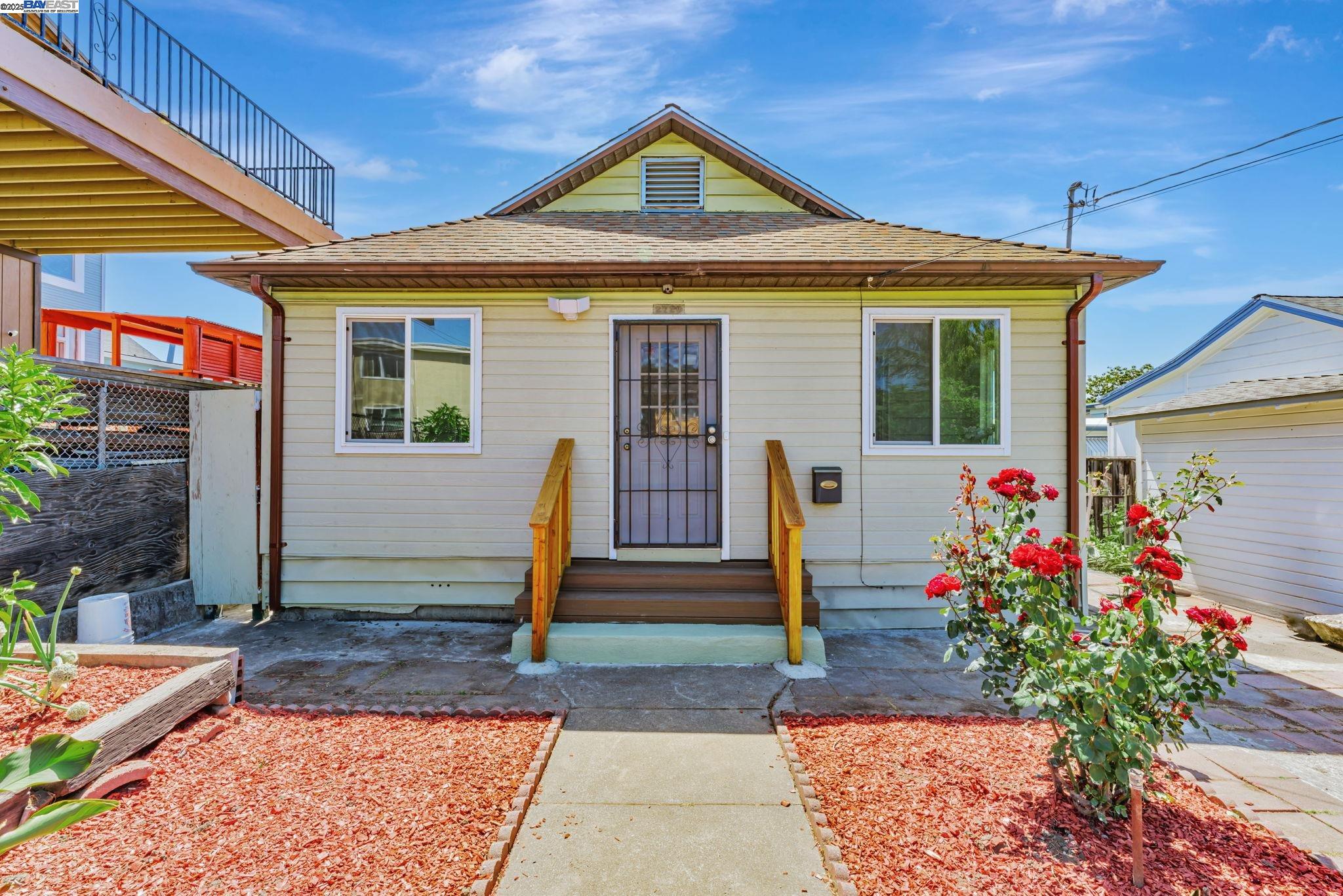 Detail Gallery Image 2 of 40 For 2720 Short St, Oakland,  CA 94619 - 2 Beds | 1 Baths