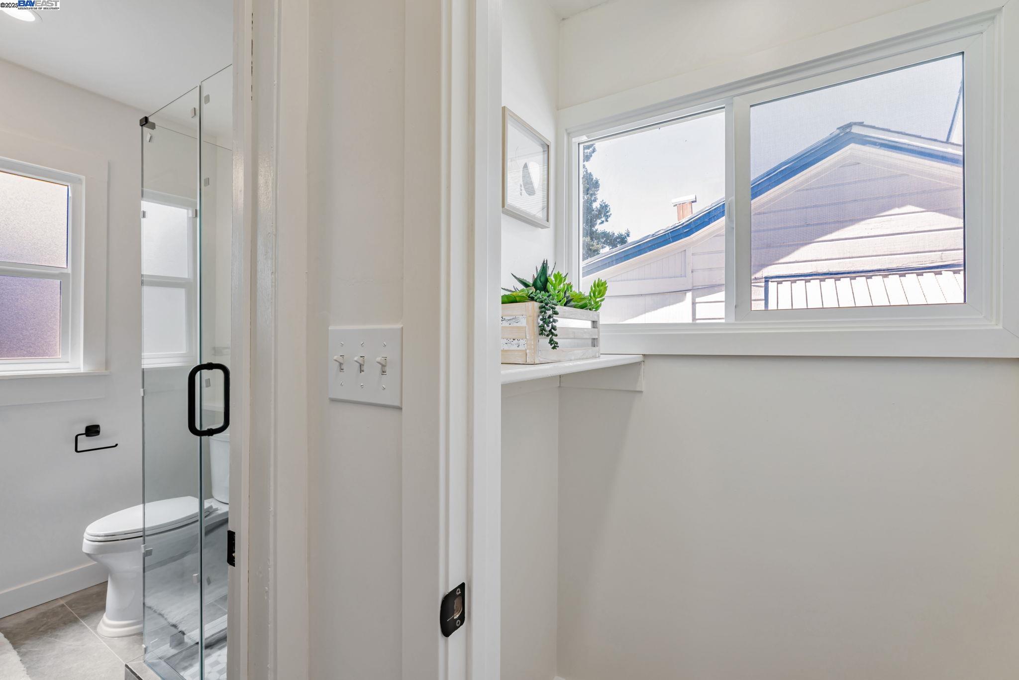 Detail Gallery Image 25 of 40 For 2720 Short St, Oakland,  CA 94619 - 2 Beds | 1 Baths