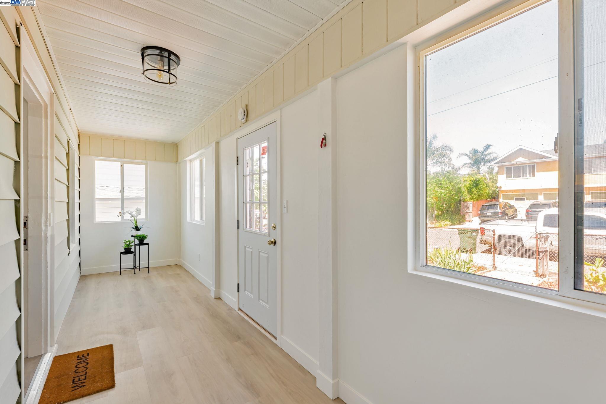 Detail Gallery Image 6 of 40 For 2720 Short St, Oakland,  CA 94619 - 2 Beds | 1 Baths