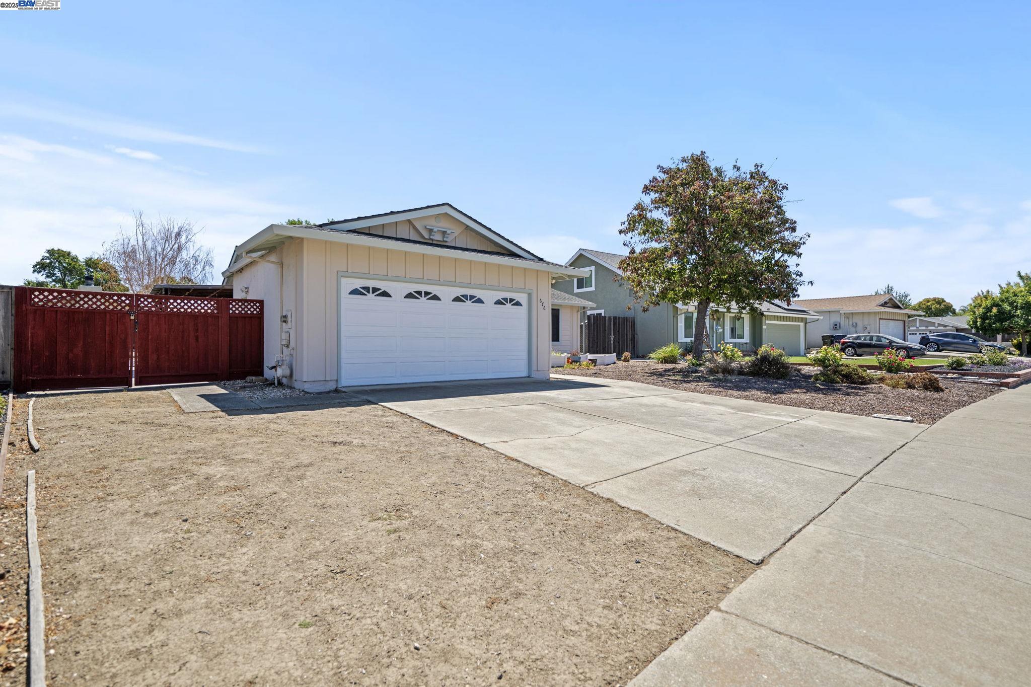 Detail Gallery Image 2 of 49 For 676 Colusa Way, Livermore,  CA 94551 - 3 Beds | 2 Baths