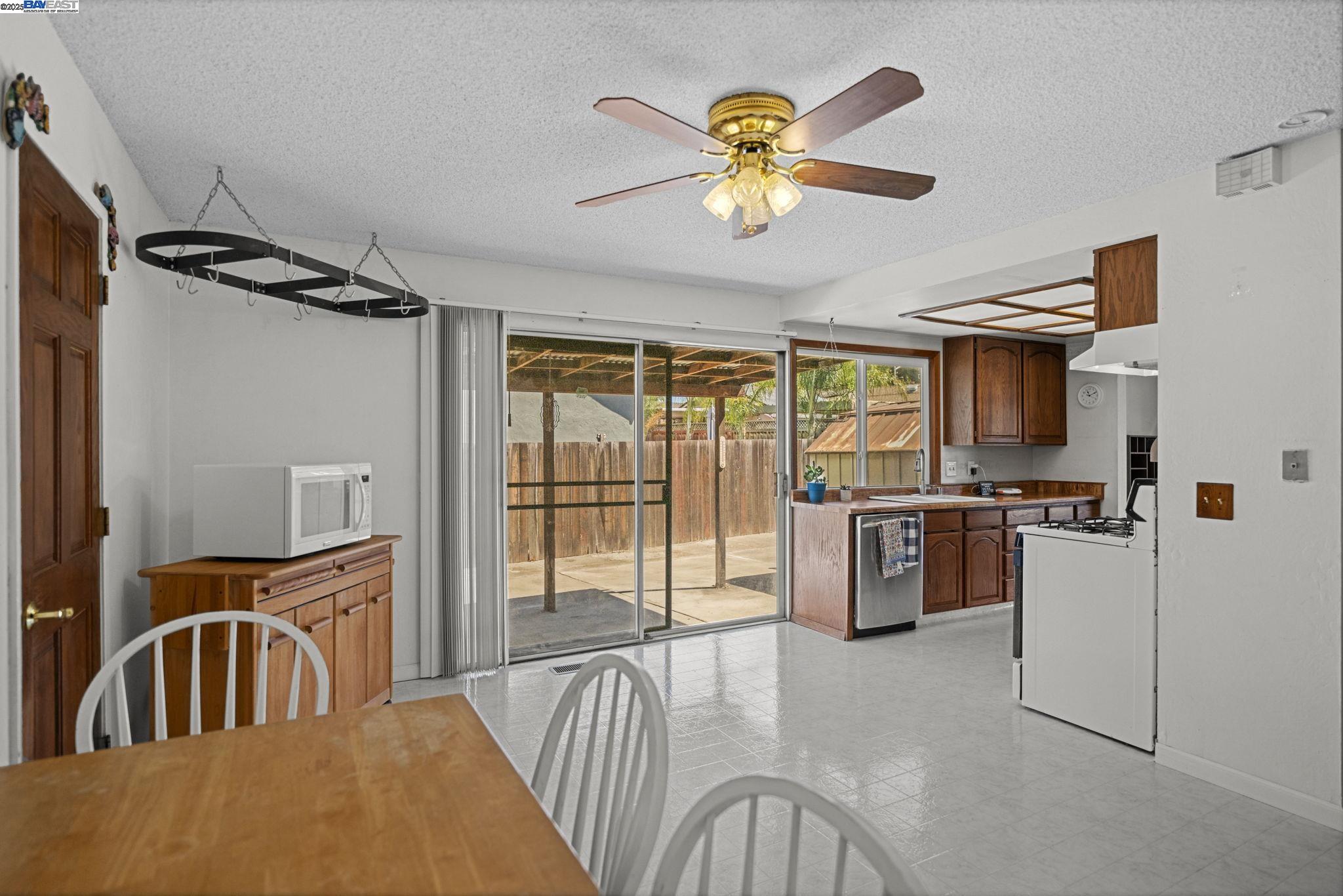 Detail Gallery Image 18 of 49 For 676 Colusa Way, Livermore,  CA 94551 - 3 Beds | 2 Baths