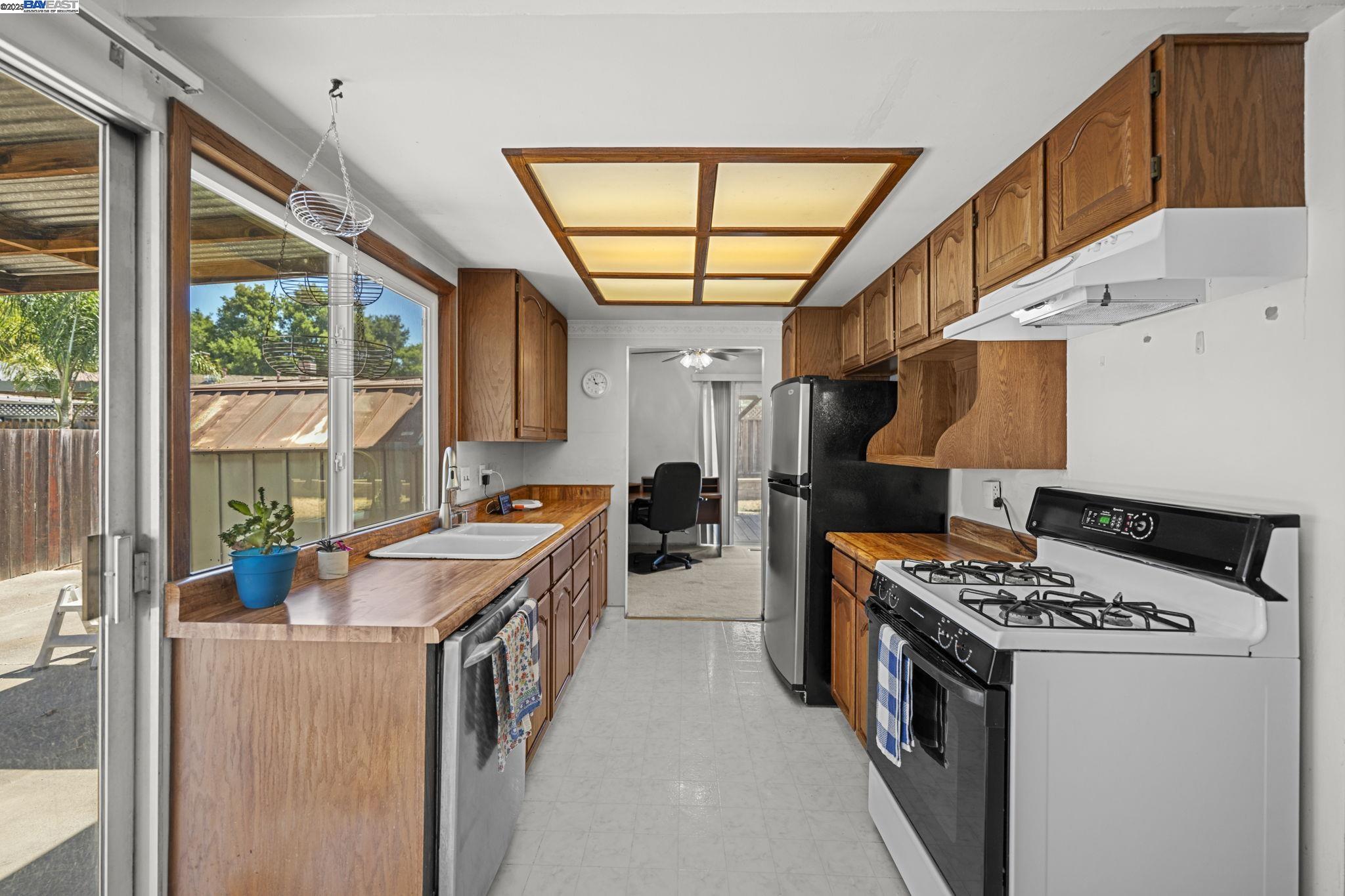 Detail Gallery Image 19 of 49 For 676 Colusa Way, Livermore,  CA 94551 - 3 Beds | 2 Baths