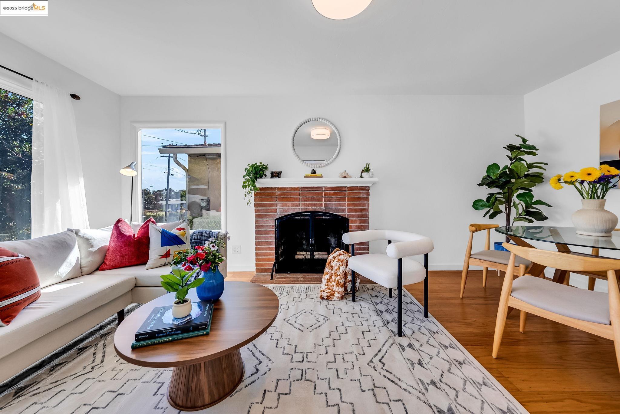 Detail Gallery Image 4 of 42 For 7231 Plank Ave, El Cerrito,  CA 94530 - 2 Beds | 1 Baths