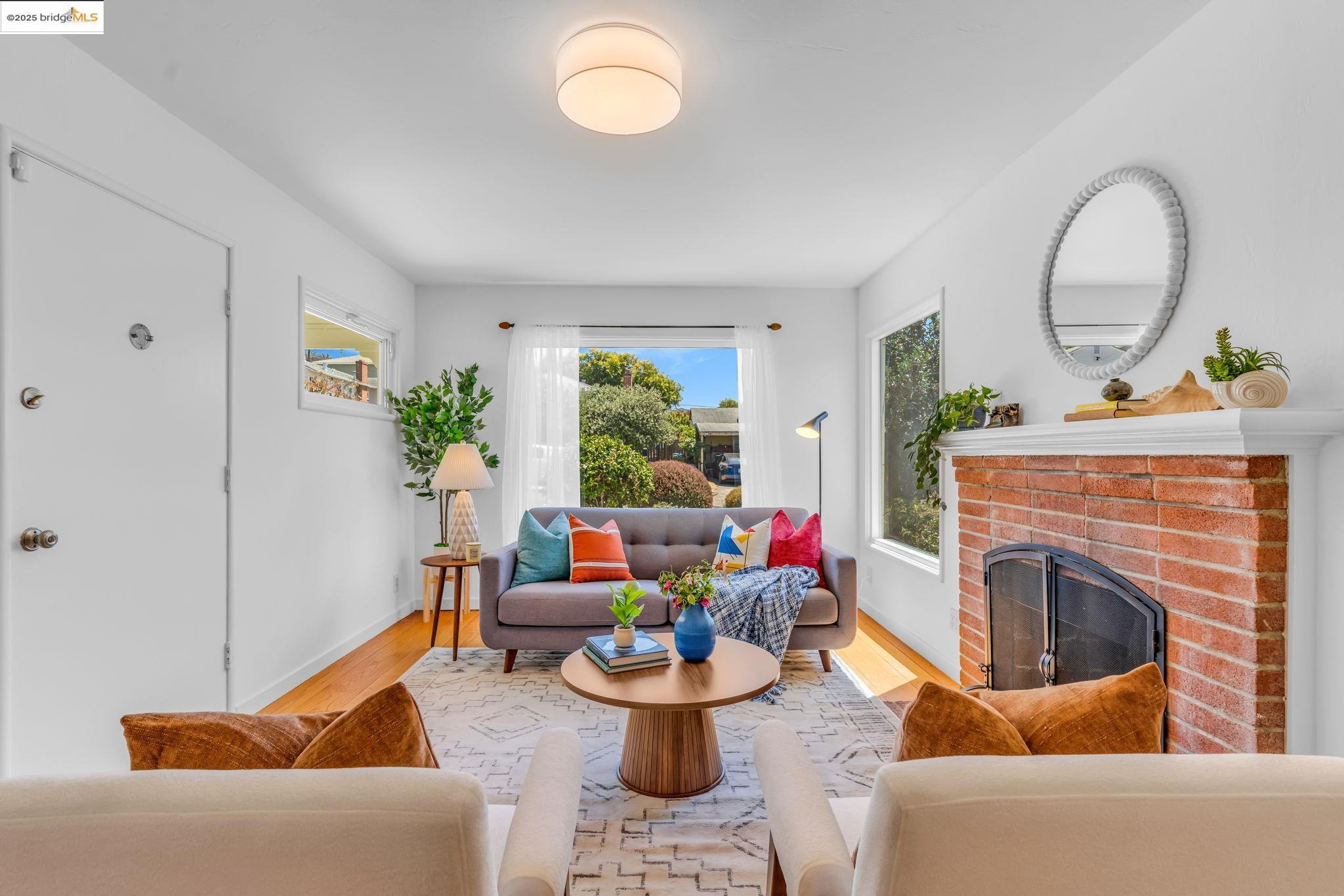 Detail Gallery Image 6 of 45 For 7231 Plank Ave, El Cerrito,  CA 94530 - 2 Beds | 1 Baths