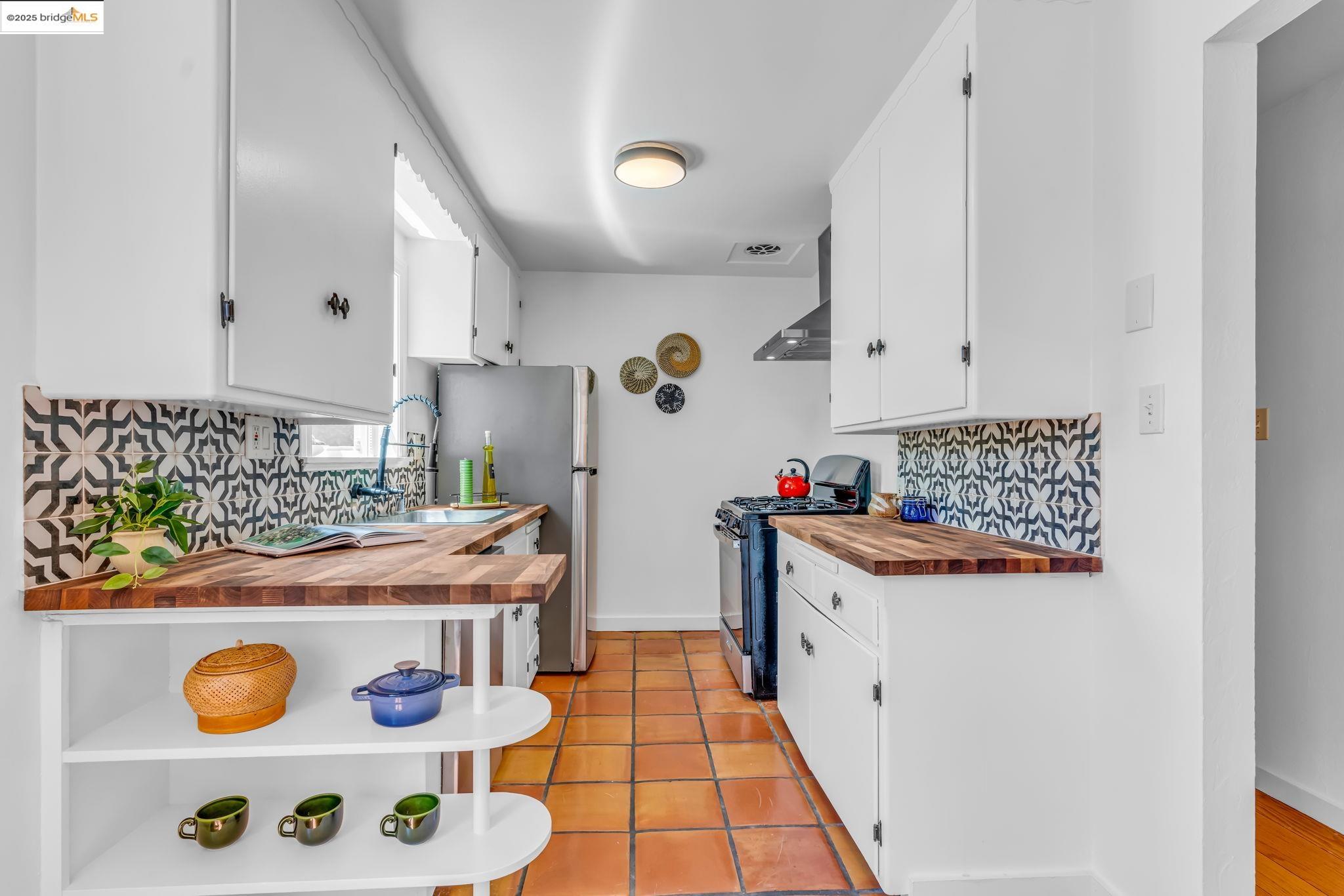 Detail Gallery Image 7 of 42 For 7231 Plank Ave, El Cerrito,  CA 94530 - 2 Beds | 1 Baths