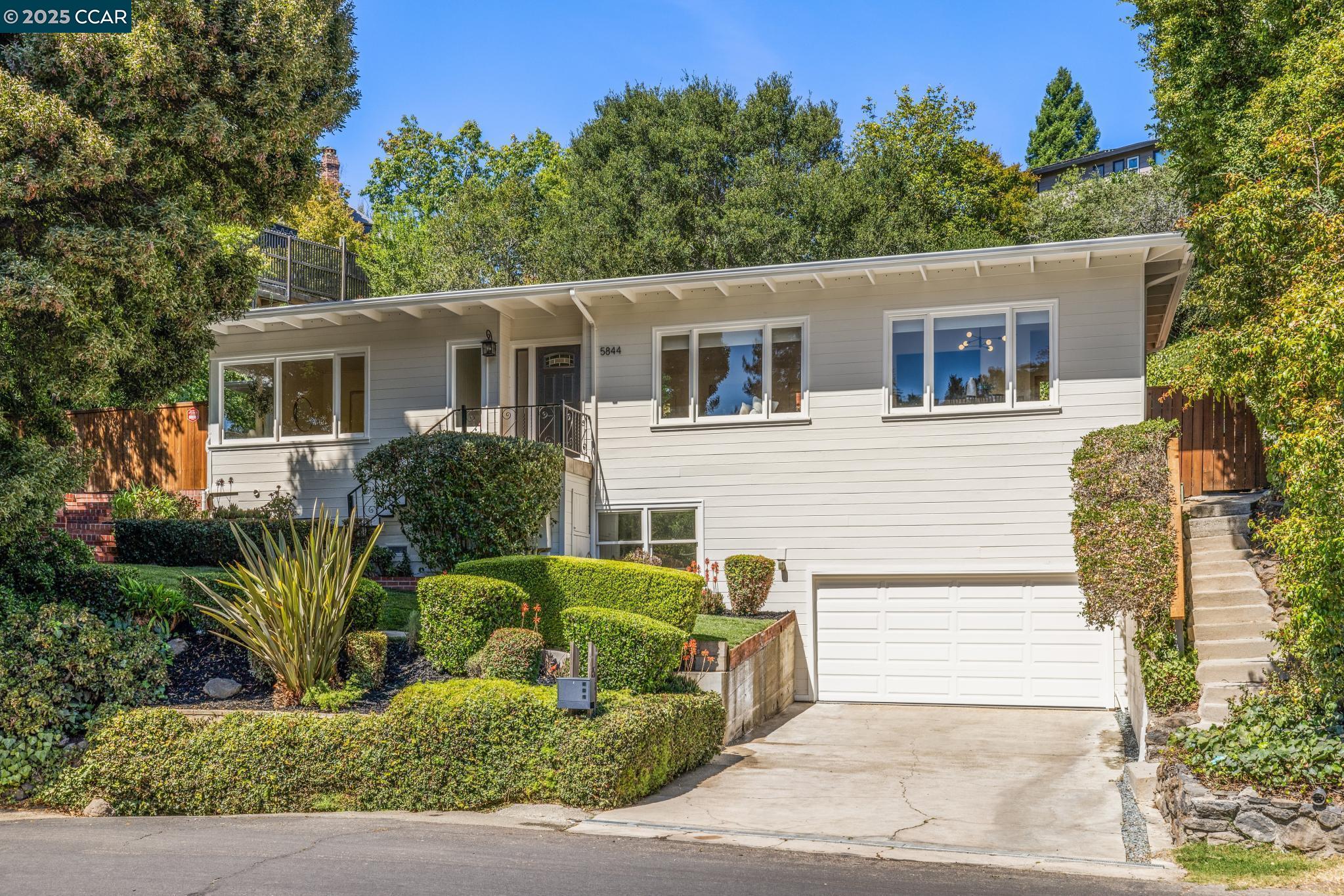 Detail Gallery Image 1 of 1 For 5844 Harbord Dr, Oakland,  CA 94611 - 3 Beds | 2 Baths