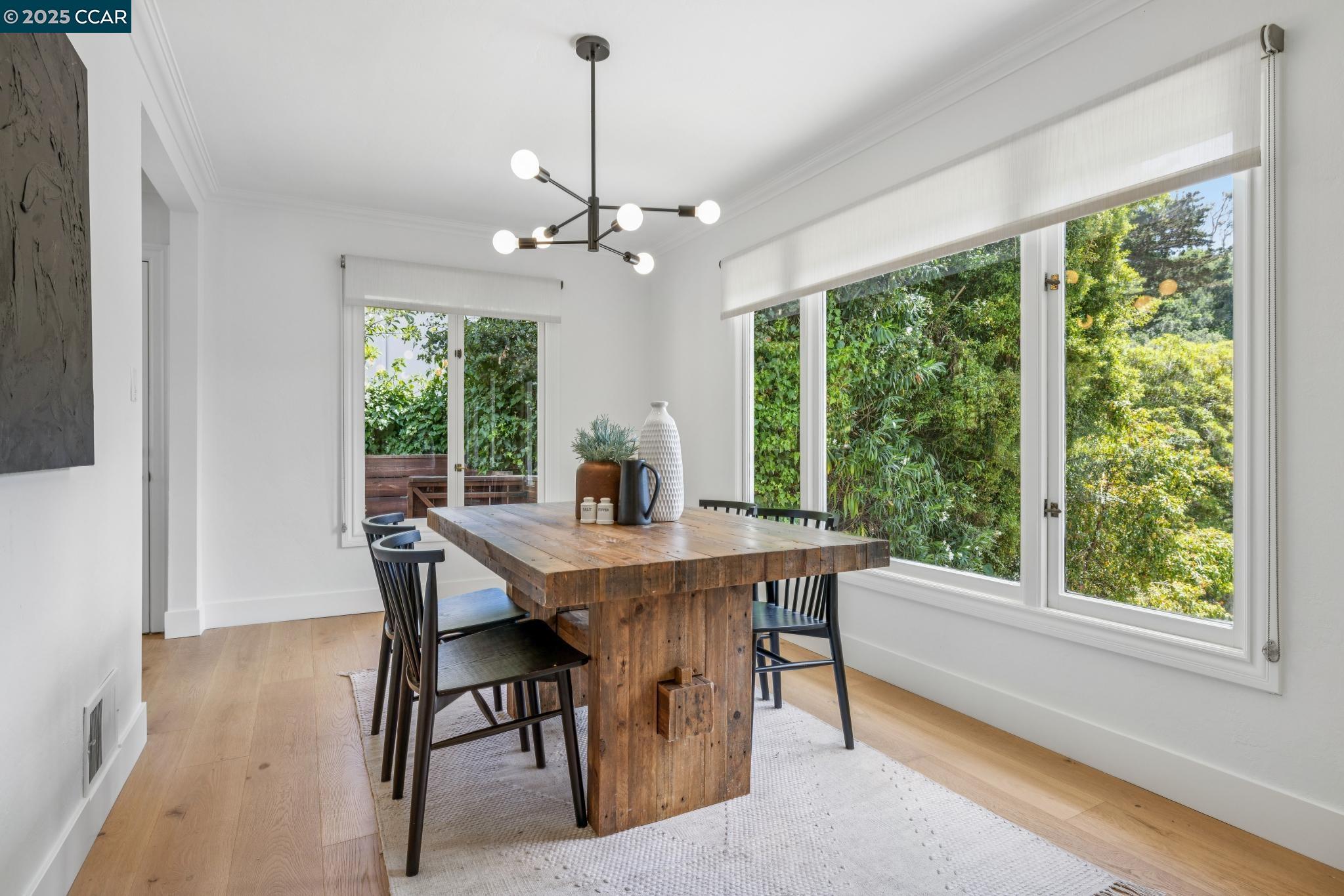 Detail Gallery Image 12 of 50 For 5844 Harbord Dr, Oakland,  CA 94611 - 3 Beds | 2 Baths