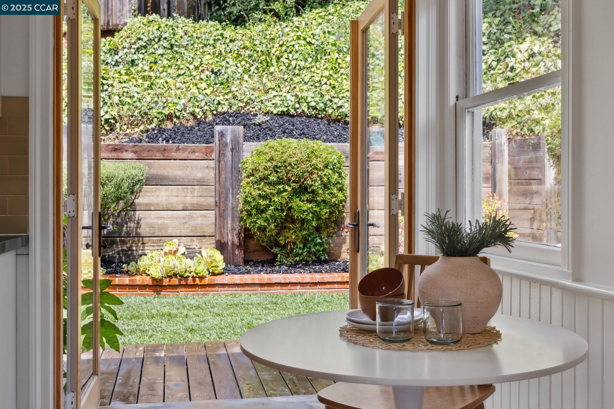 Detail Gallery Image 19 of 50 For 5844 Harbord Dr, Oakland,  CA 94611 - 3 Beds | 2 Baths