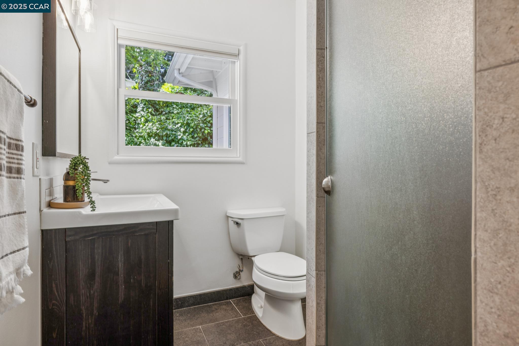 Detail Gallery Image 25 of 50 For 5844 Harbord Dr, Oakland,  CA 94611 - 3 Beds | 2 Baths