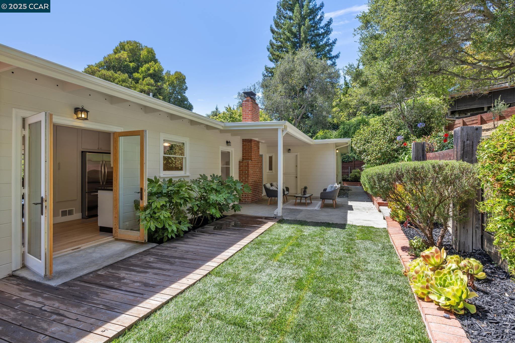 Detail Gallery Image 39 of 50 For 5844 Harbord Dr, Oakland,  CA 94611 - 3 Beds | 2 Baths