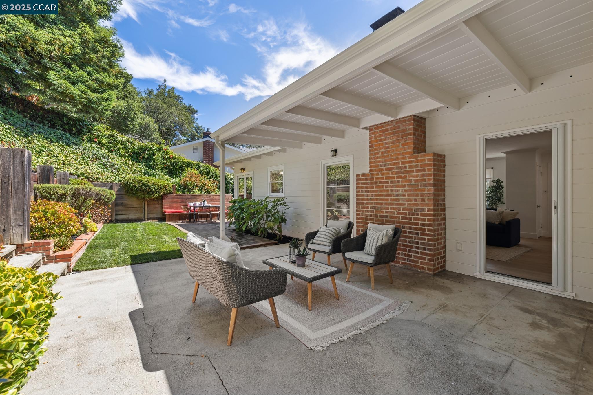 Detail Gallery Image 40 of 50 For 5844 Harbord Dr, Oakland,  CA 94611 - 3 Beds | 2 Baths