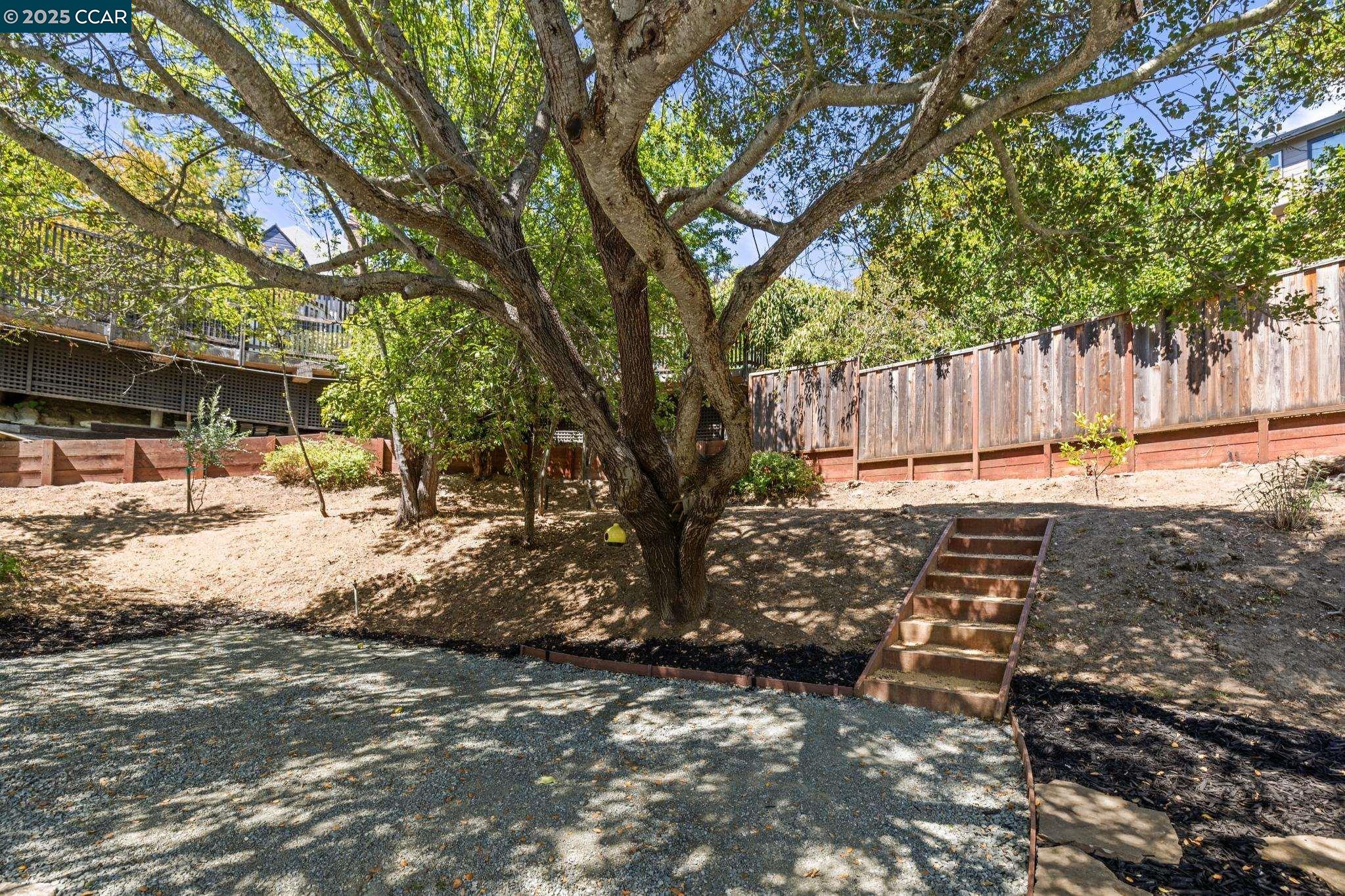 Detail Gallery Image 45 of 50 For 5844 Harbord Dr, Oakland,  CA 94611 - 3 Beds | 2 Baths