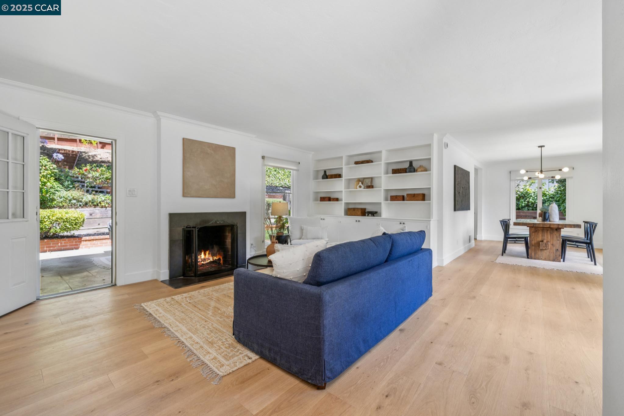 Detail Gallery Image 6 of 50 For 5844 Harbord Dr, Oakland,  CA 94611 - 3 Beds | 2 Baths