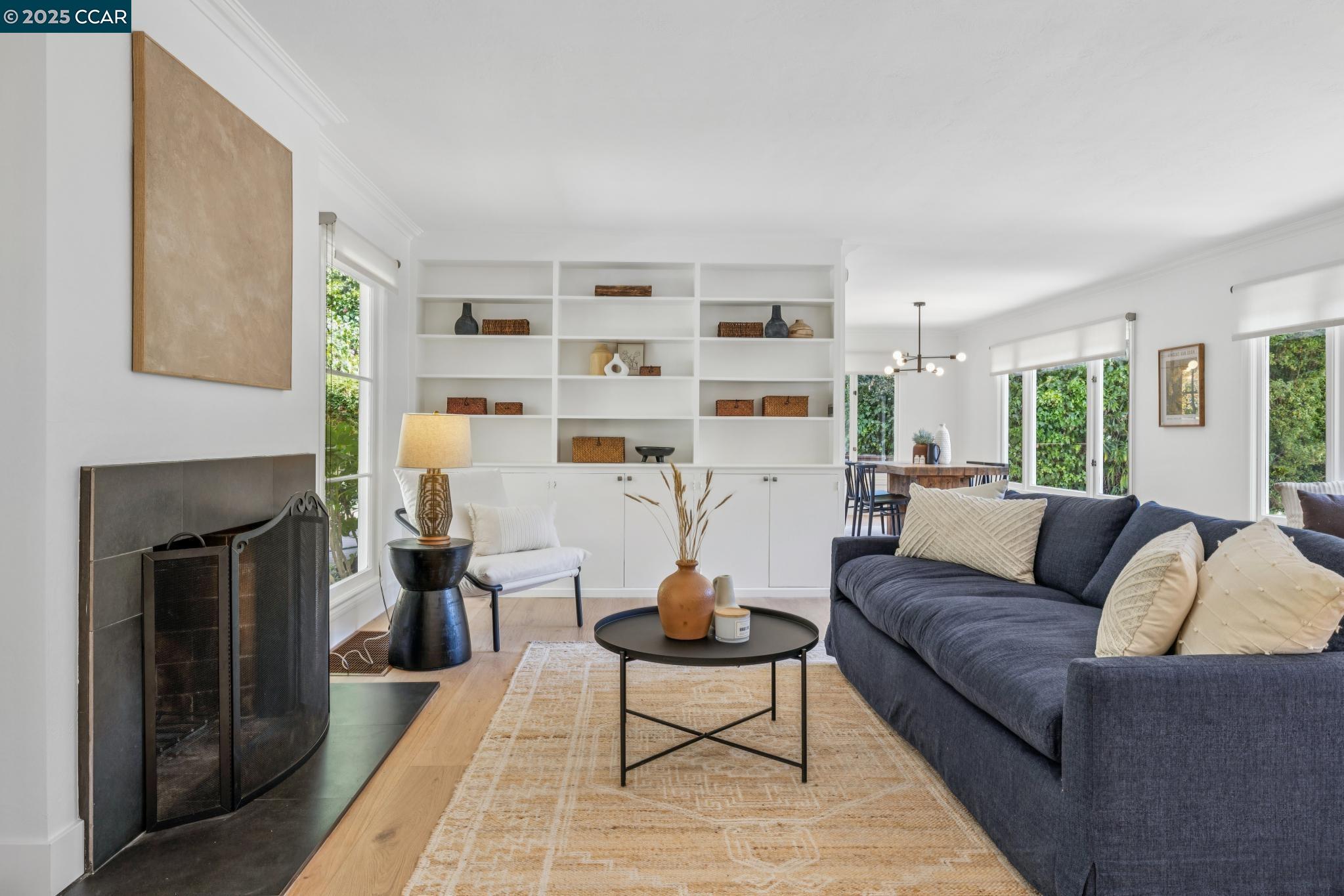 Detail Gallery Image 8 of 50 For 5844 Harbord Dr, Oakland,  CA 94611 - 3 Beds | 2 Baths