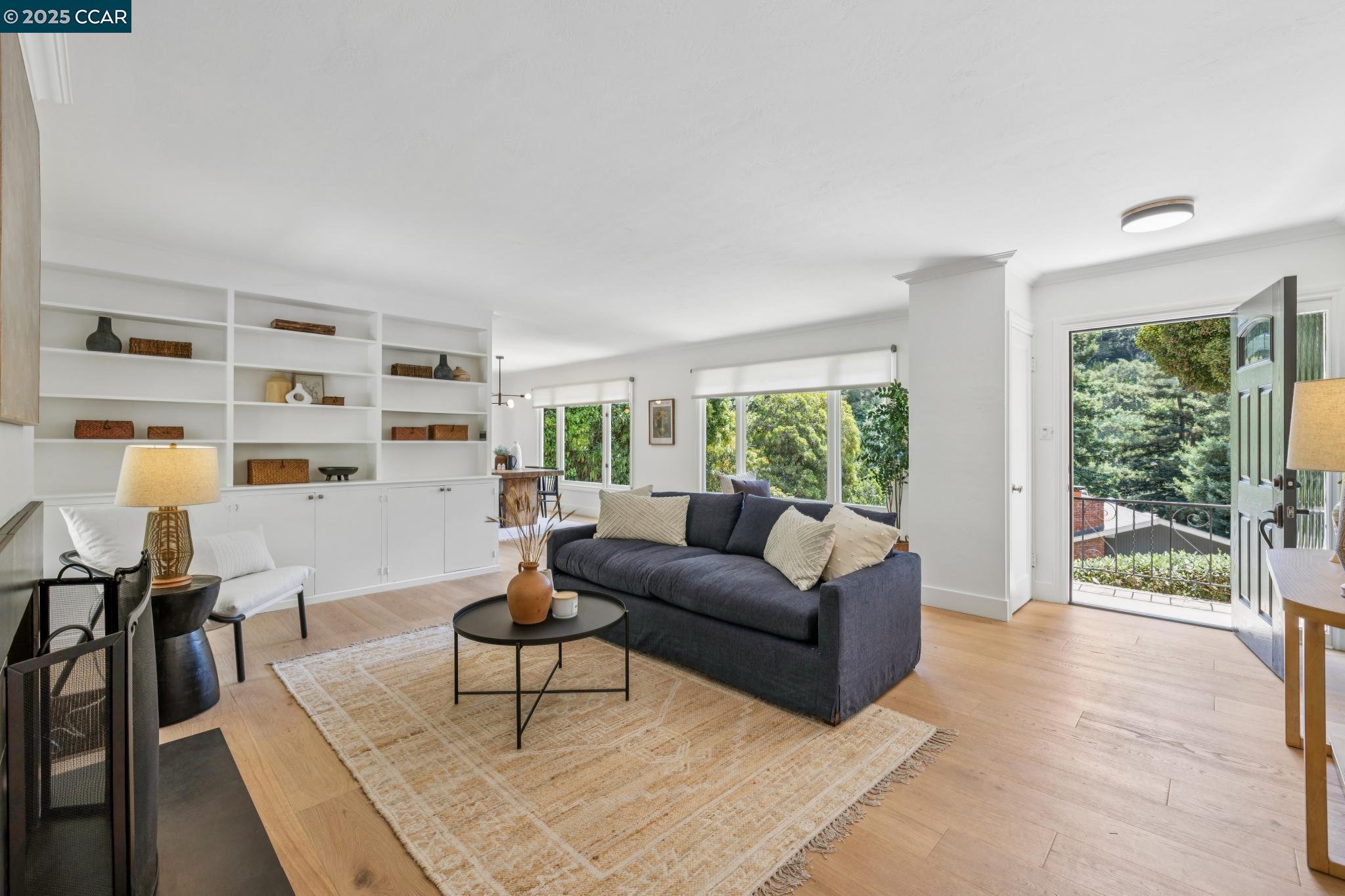 Detail Gallery Image 9 of 50 For 5844 Harbord Dr, Oakland,  CA 94611 - 3 Beds | 2 Baths