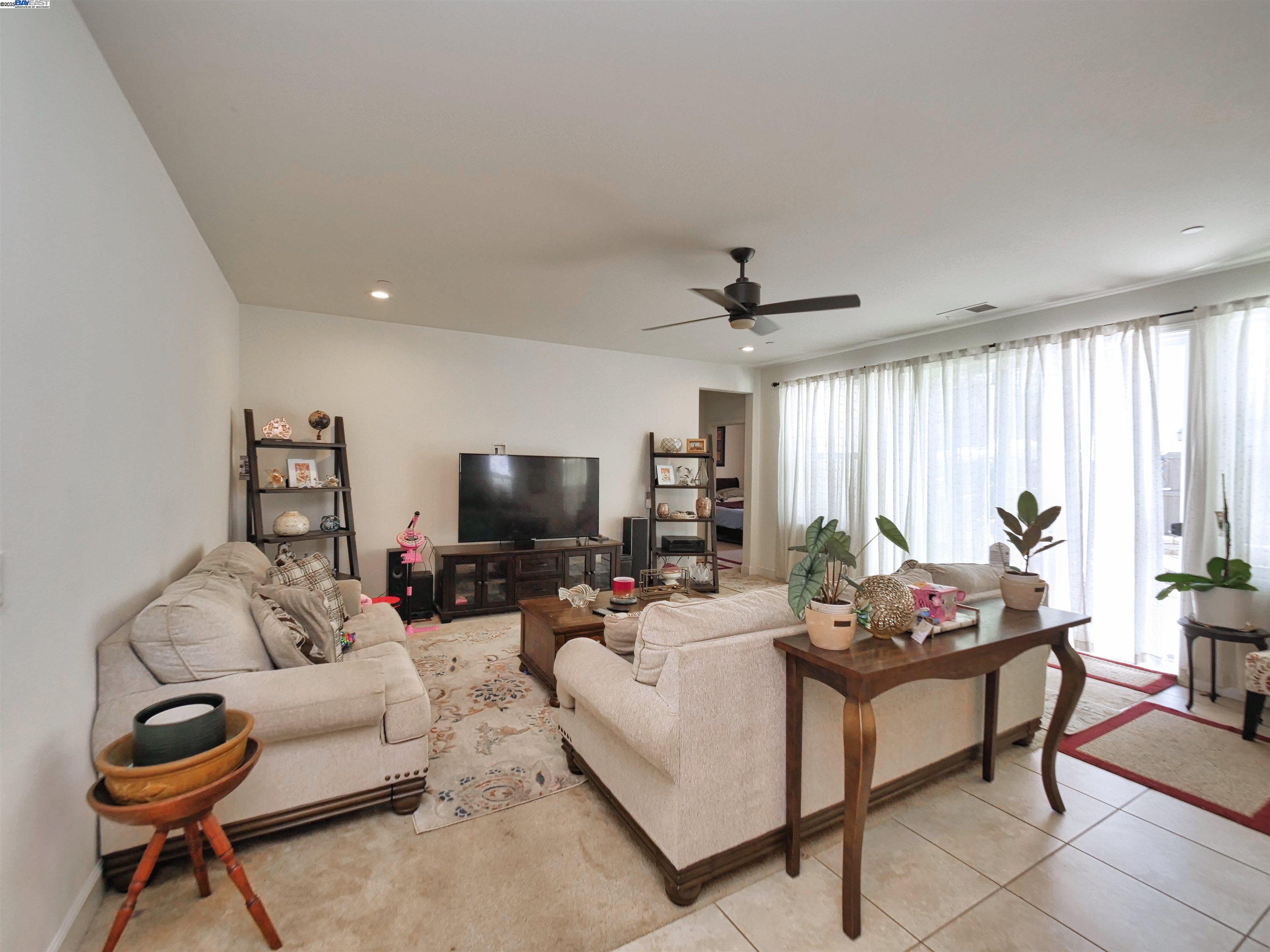 Detail Gallery Image 4 of 15 For 2430 Rio Grande Dr, Tracy,  CA 95377 - 4 Beds | 3 Baths