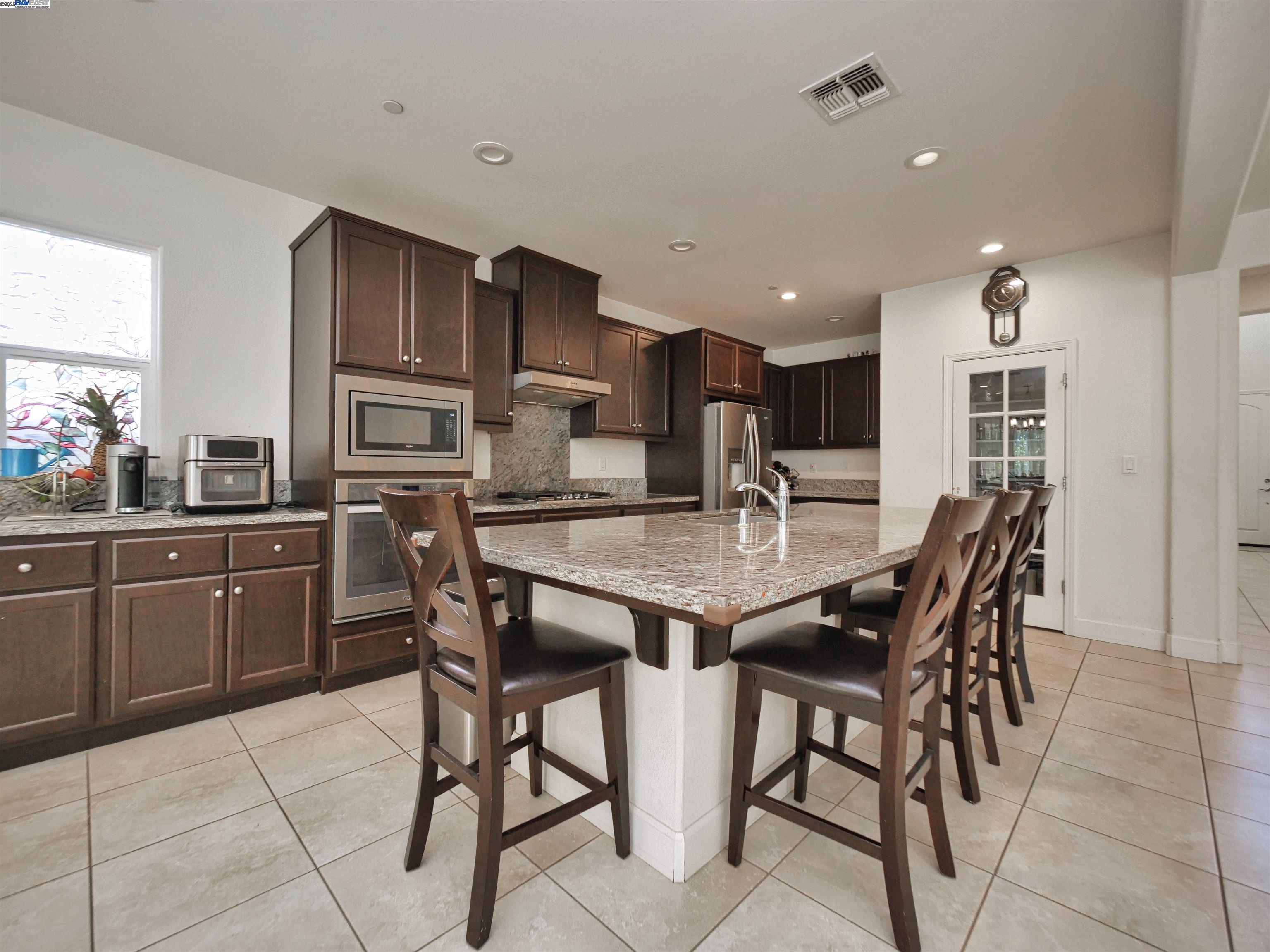 Detail Gallery Image 6 of 15 For 2430 Rio Grande Dr, Tracy,  CA 95377 - 4 Beds | 3 Baths