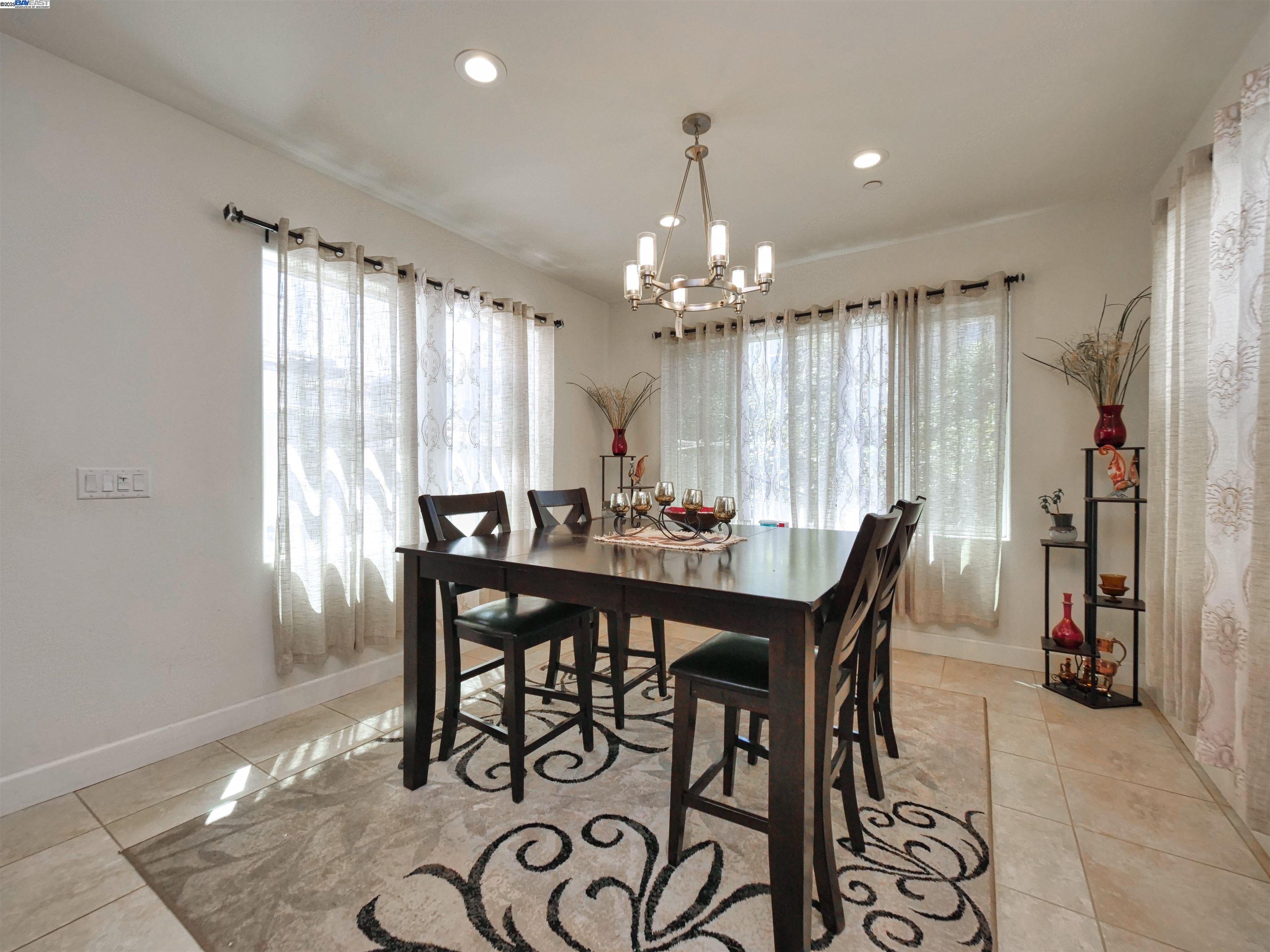 Detail Gallery Image 7 of 15 For 2430 Rio Grande Dr, Tracy,  CA 95377 - 4 Beds | 3 Baths