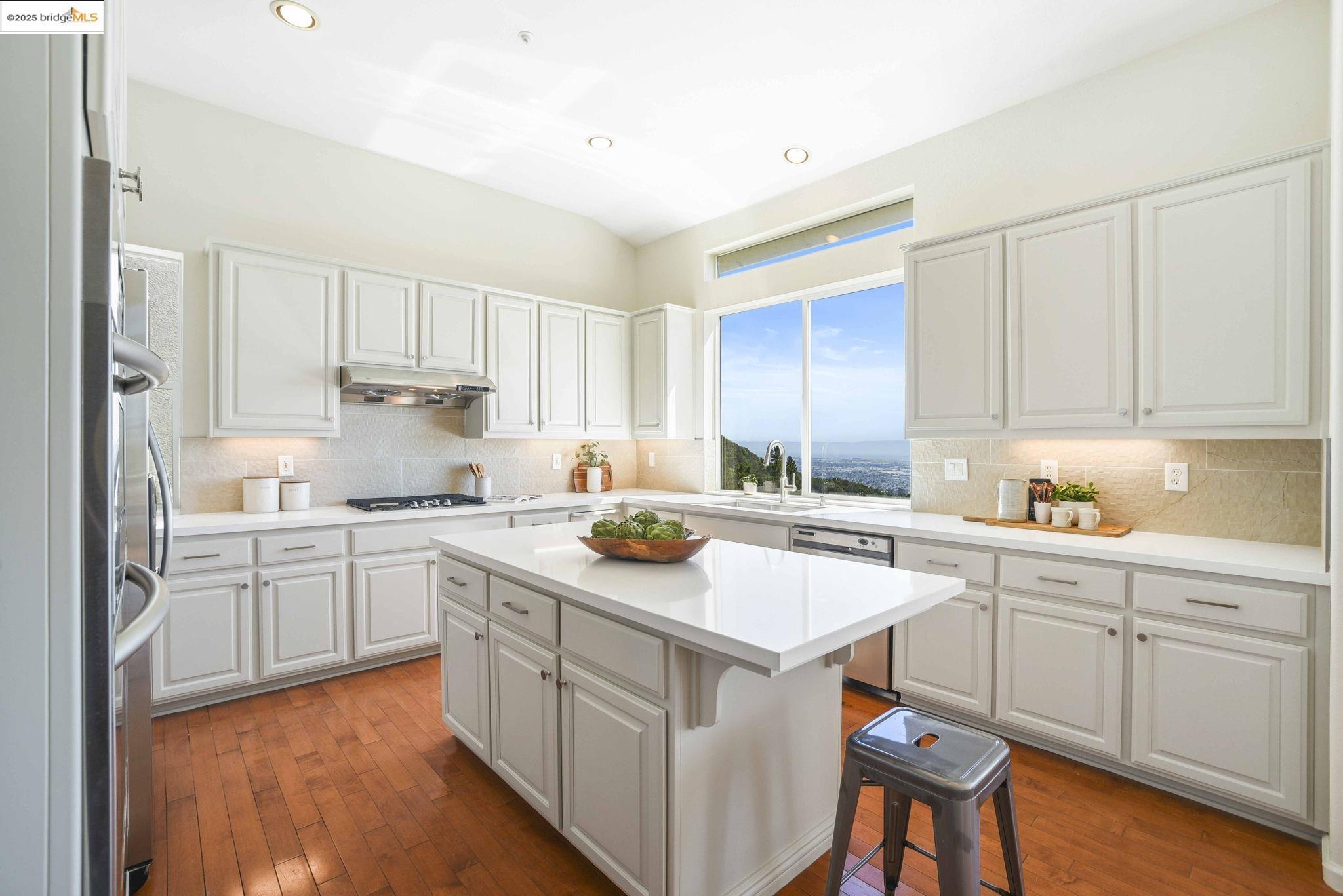 Detail Gallery Image 19 of 60 For 661 via Rialto, Oakland,  CA 94619 - 4 Beds | 3 Baths