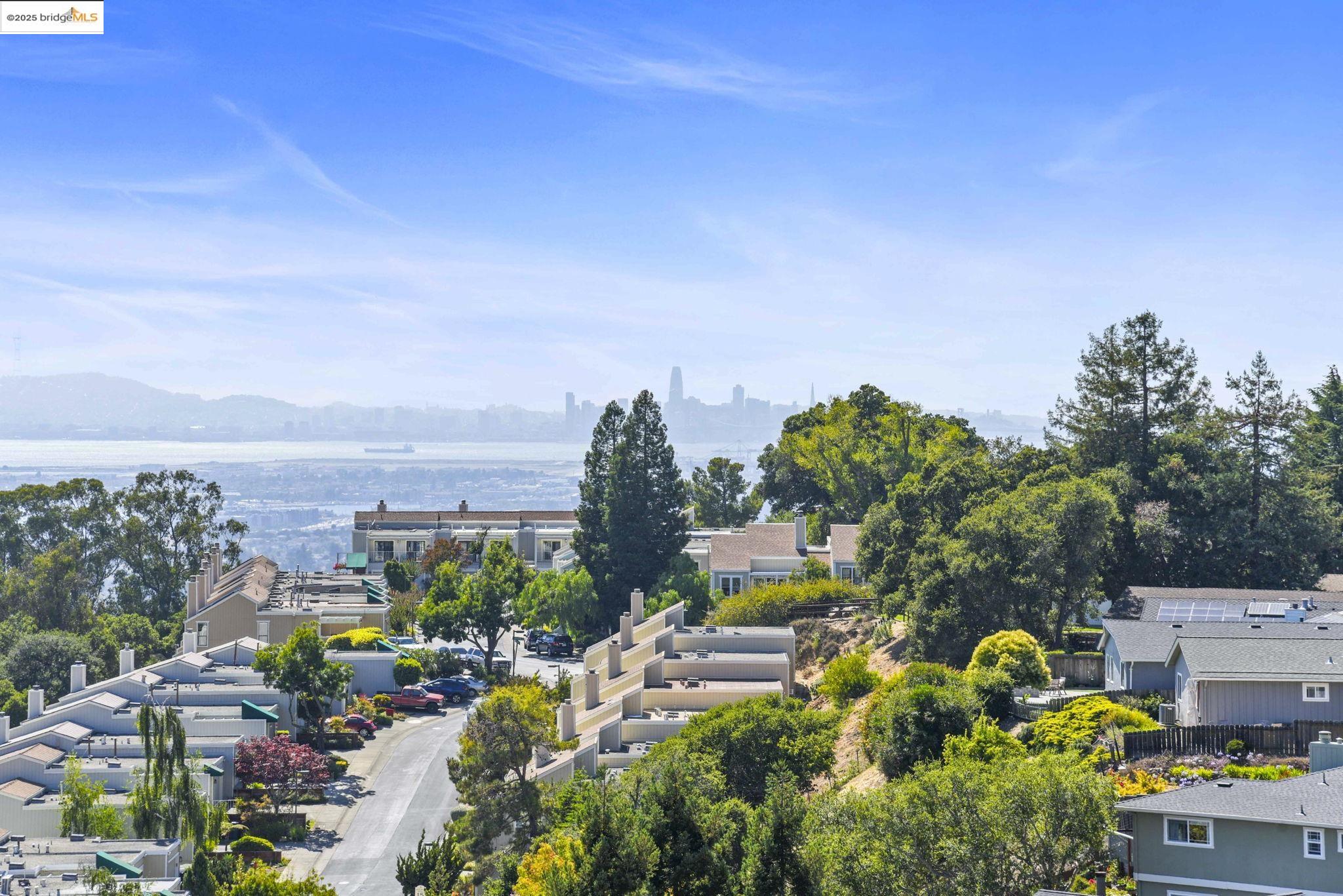 Detail Gallery Image 4 of 60 For 661 via Rialto, Oakland,  CA 94619 - 4 Beds | 3 Baths