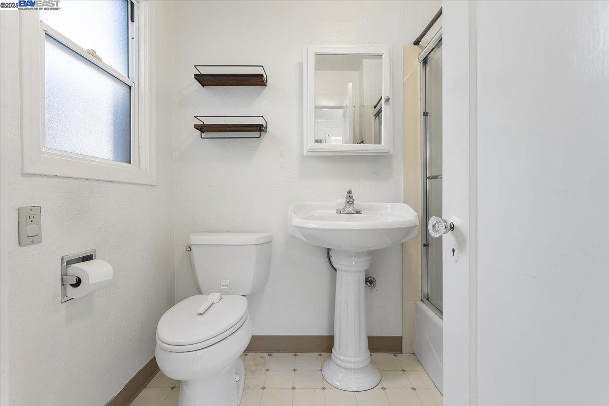 Detail Gallery Image 15 of 44 For 2255 Lincoln Ave., Alameda,  CA 94501 - 2 Beds | 2 Baths