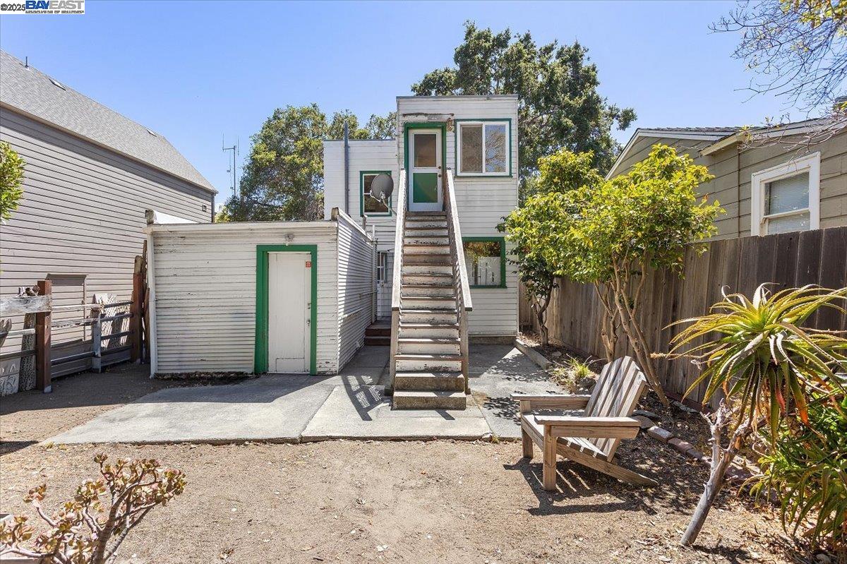 Detail Gallery Image 16 of 44 For 2255 Lincoln Ave., Alameda,  CA 94501 - 2 Beds | 2 Baths